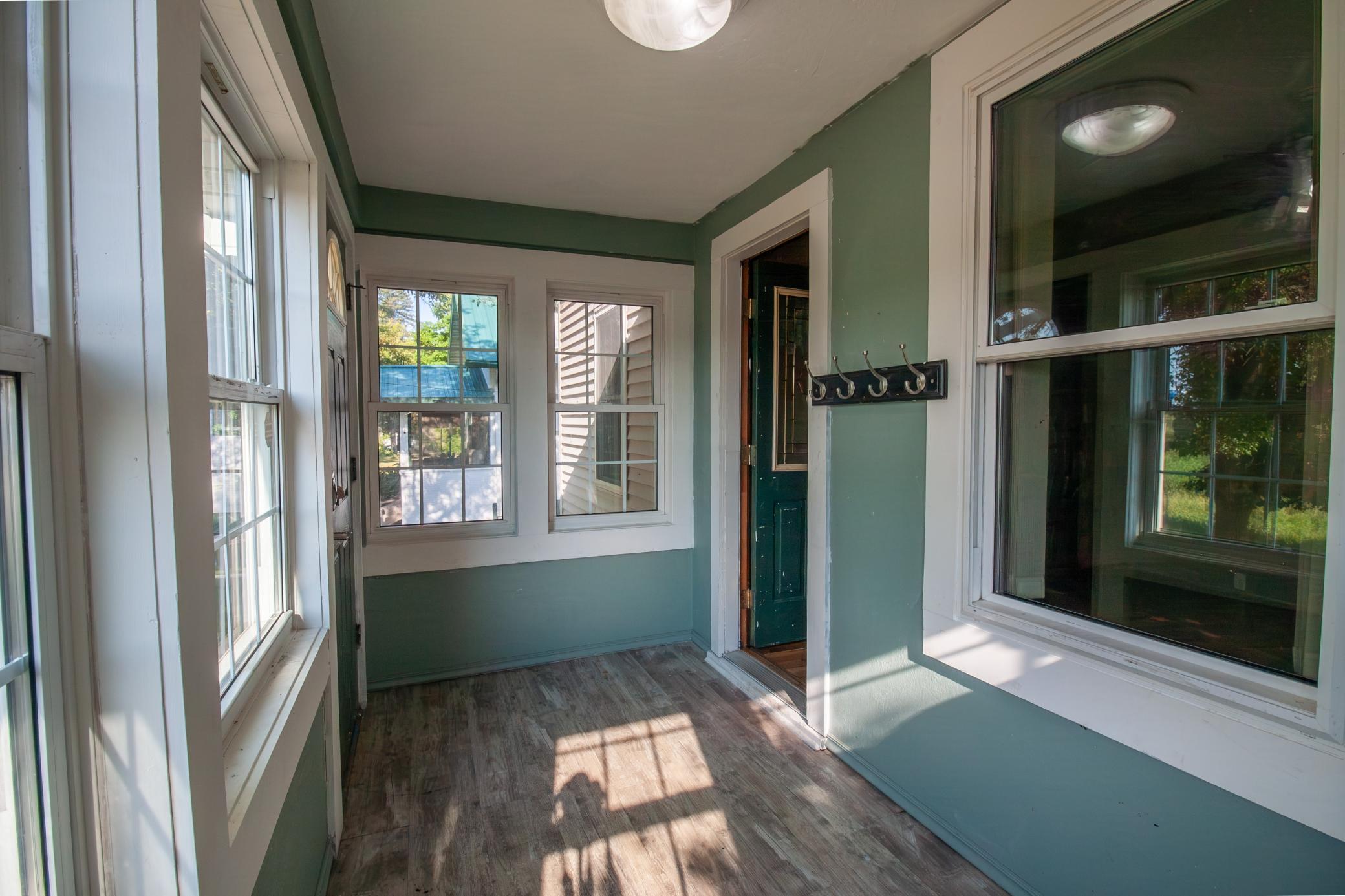 209 Cleveland Avenue E Property Photo 5