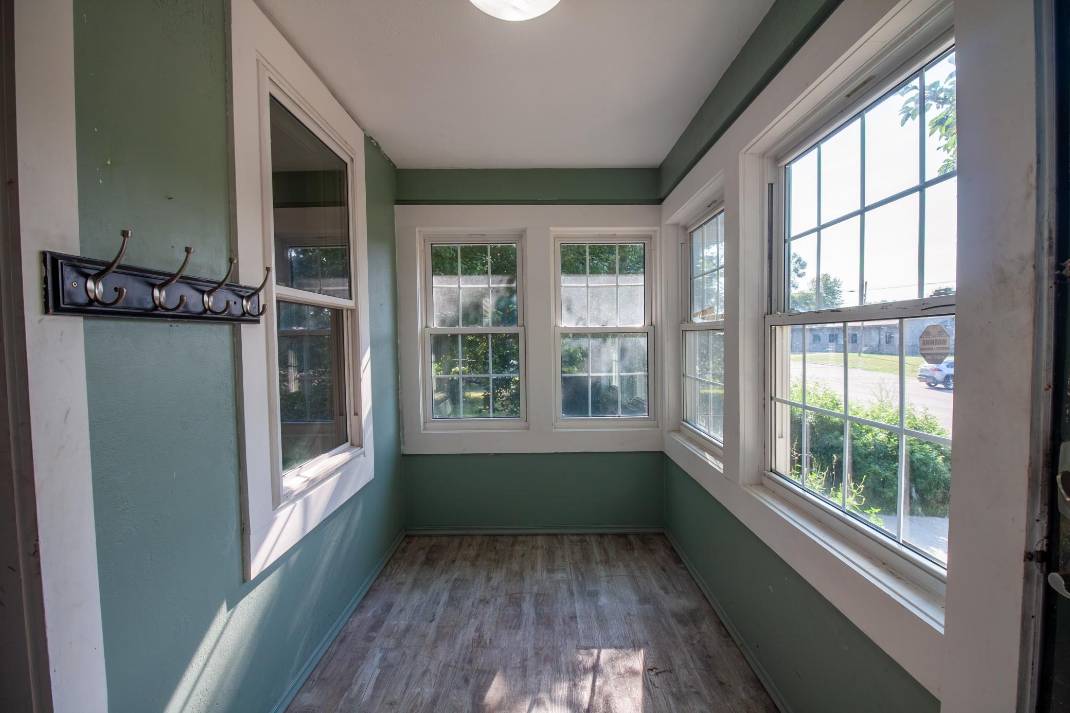 209 Cleveland Avenue E Property Photo 6