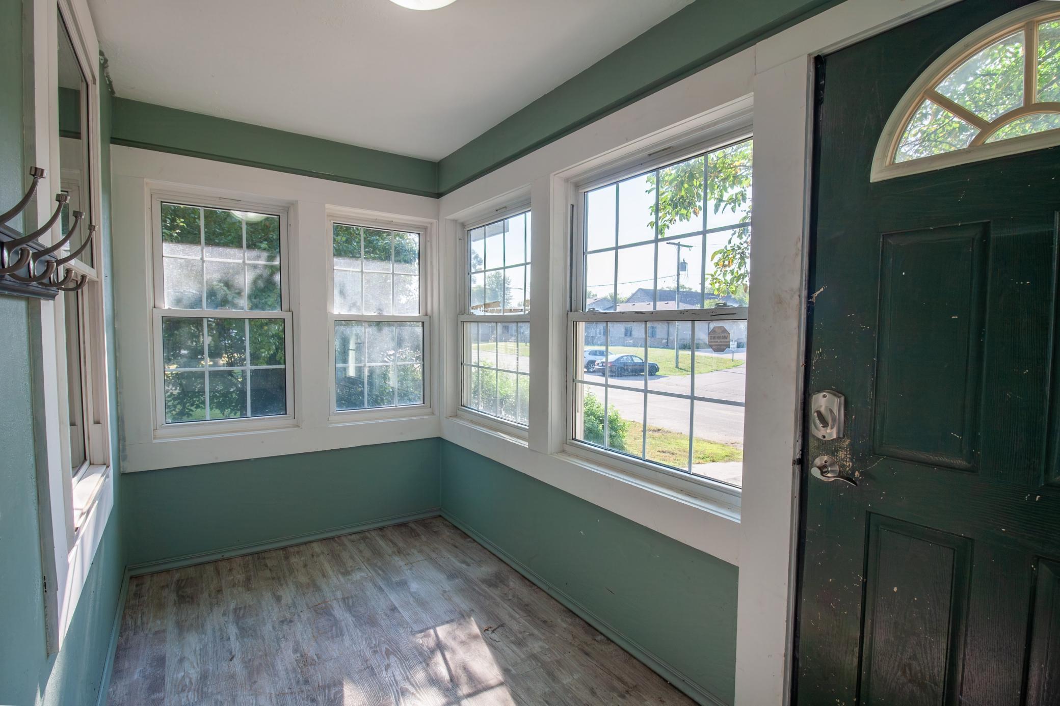 209 Cleveland Avenue E Property Photo 7