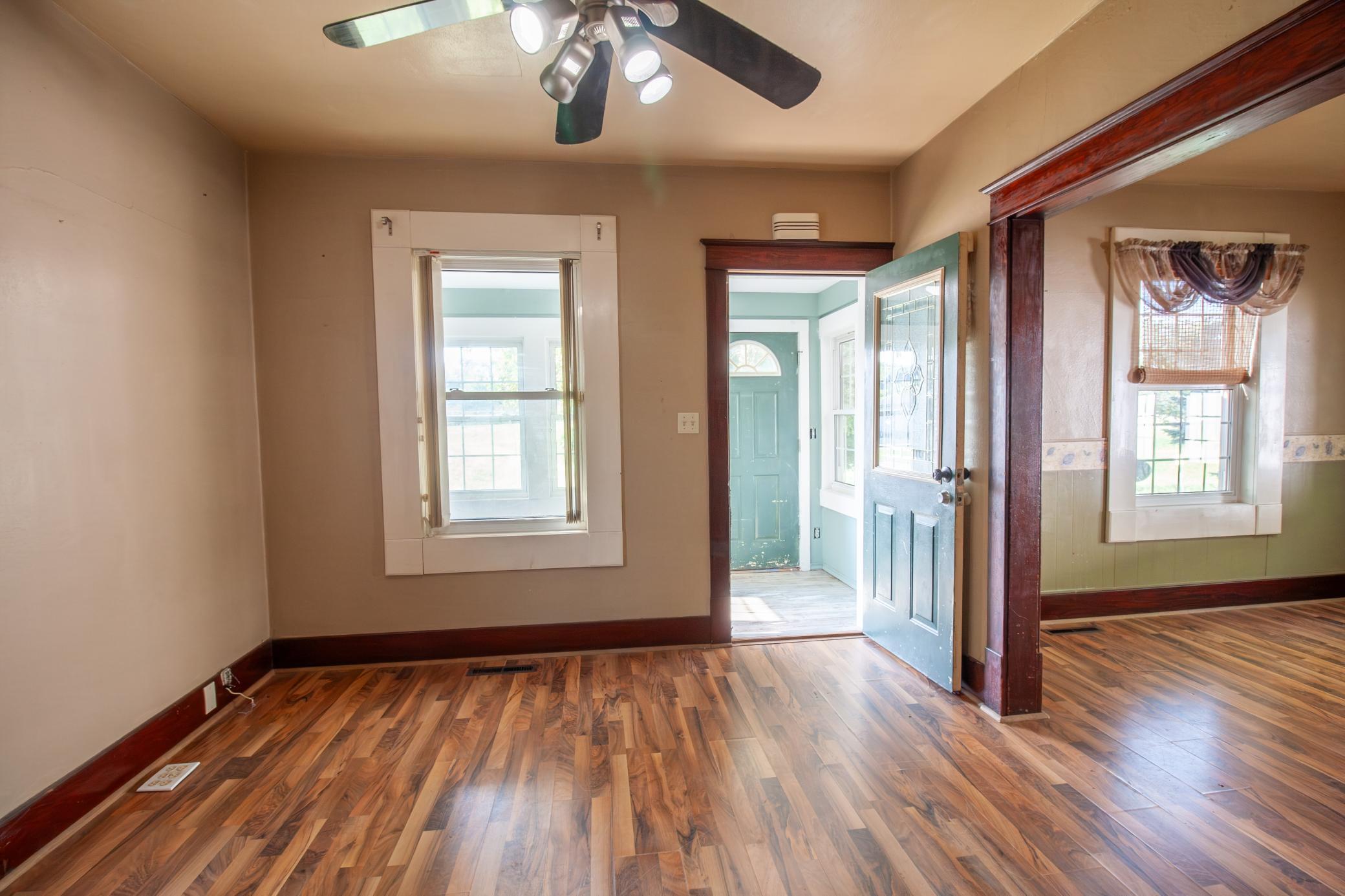 209 Cleveland Avenue E Property Photo 9
