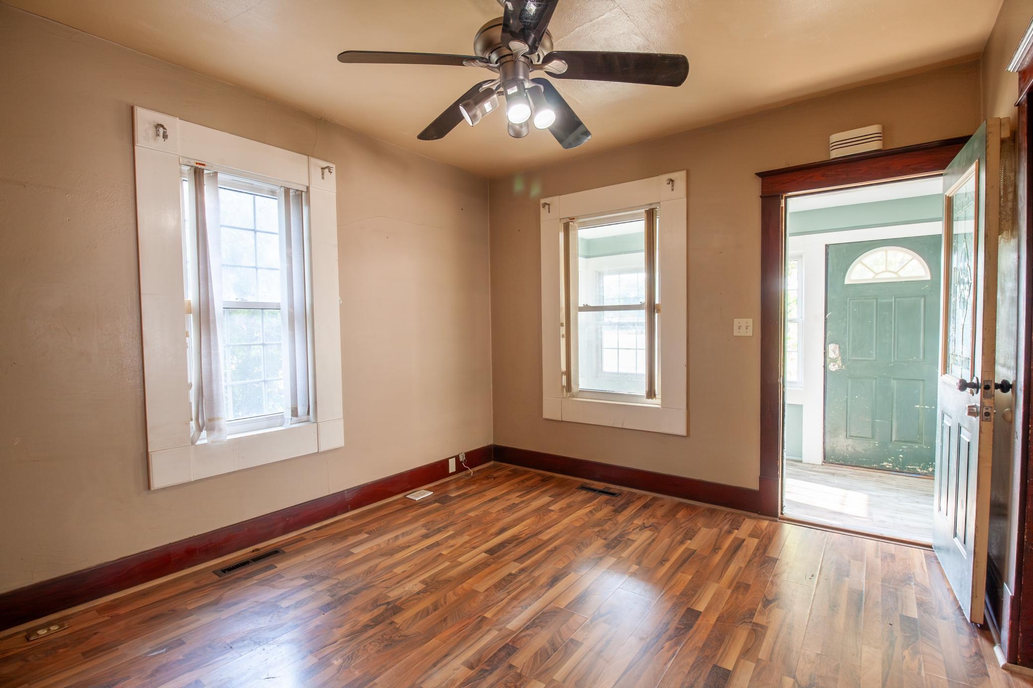 209 Cleveland Avenue E Property Photo 11