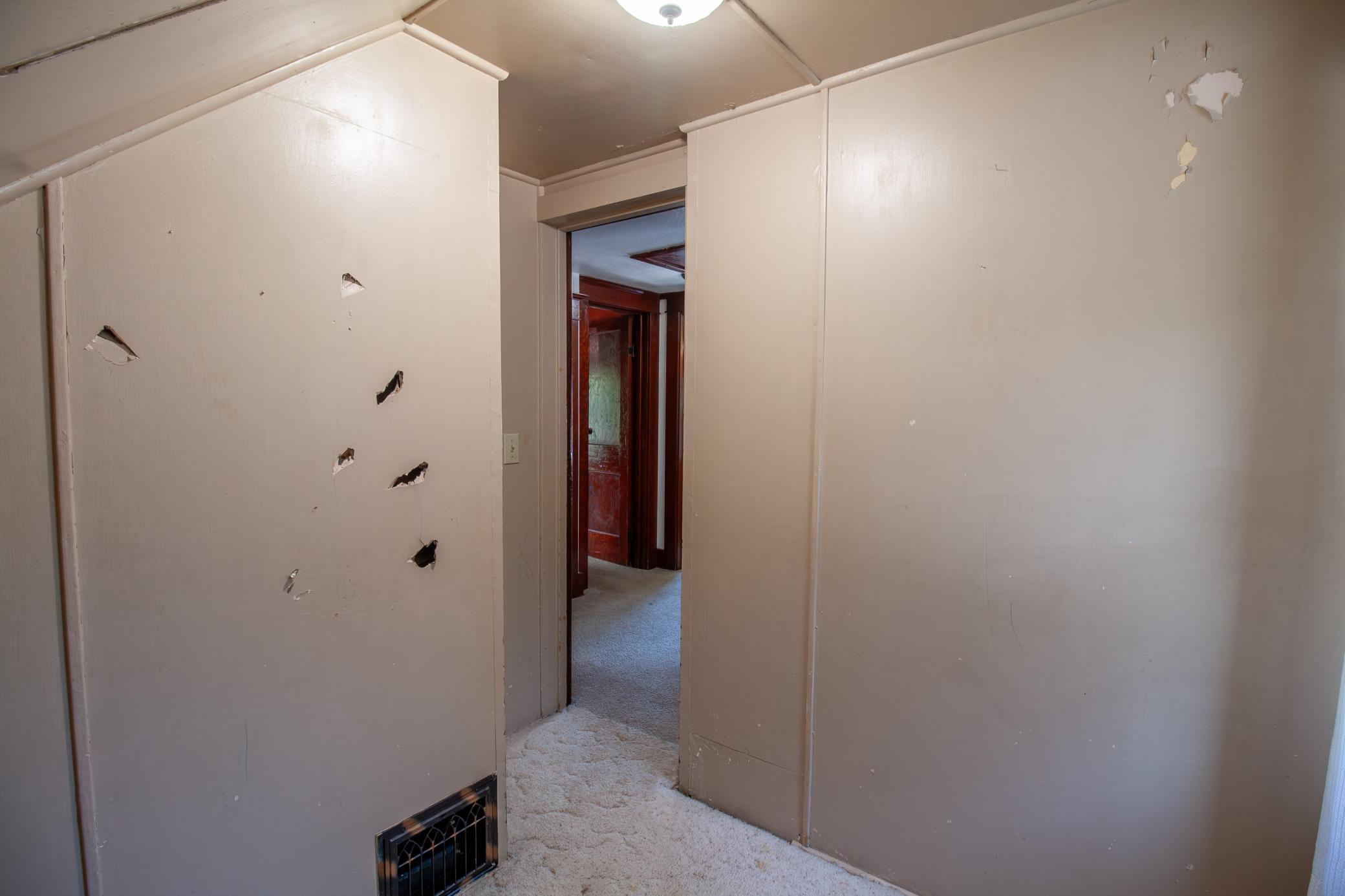 209 Cleveland Avenue E Property Photo 29