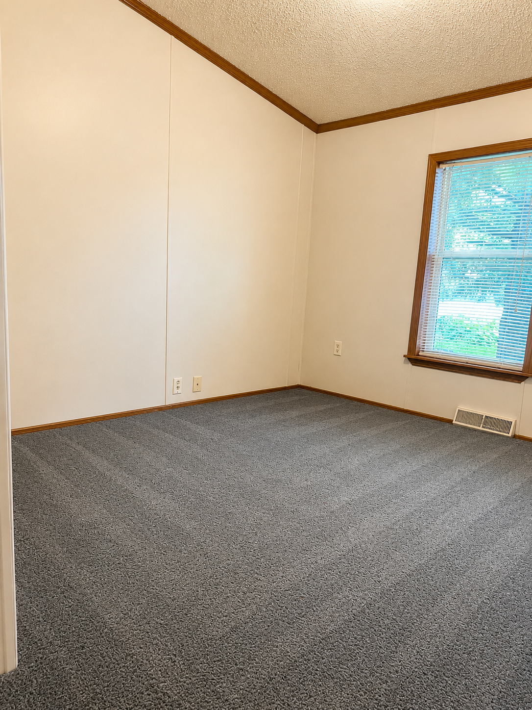 150 Star Circle Property Photo 7