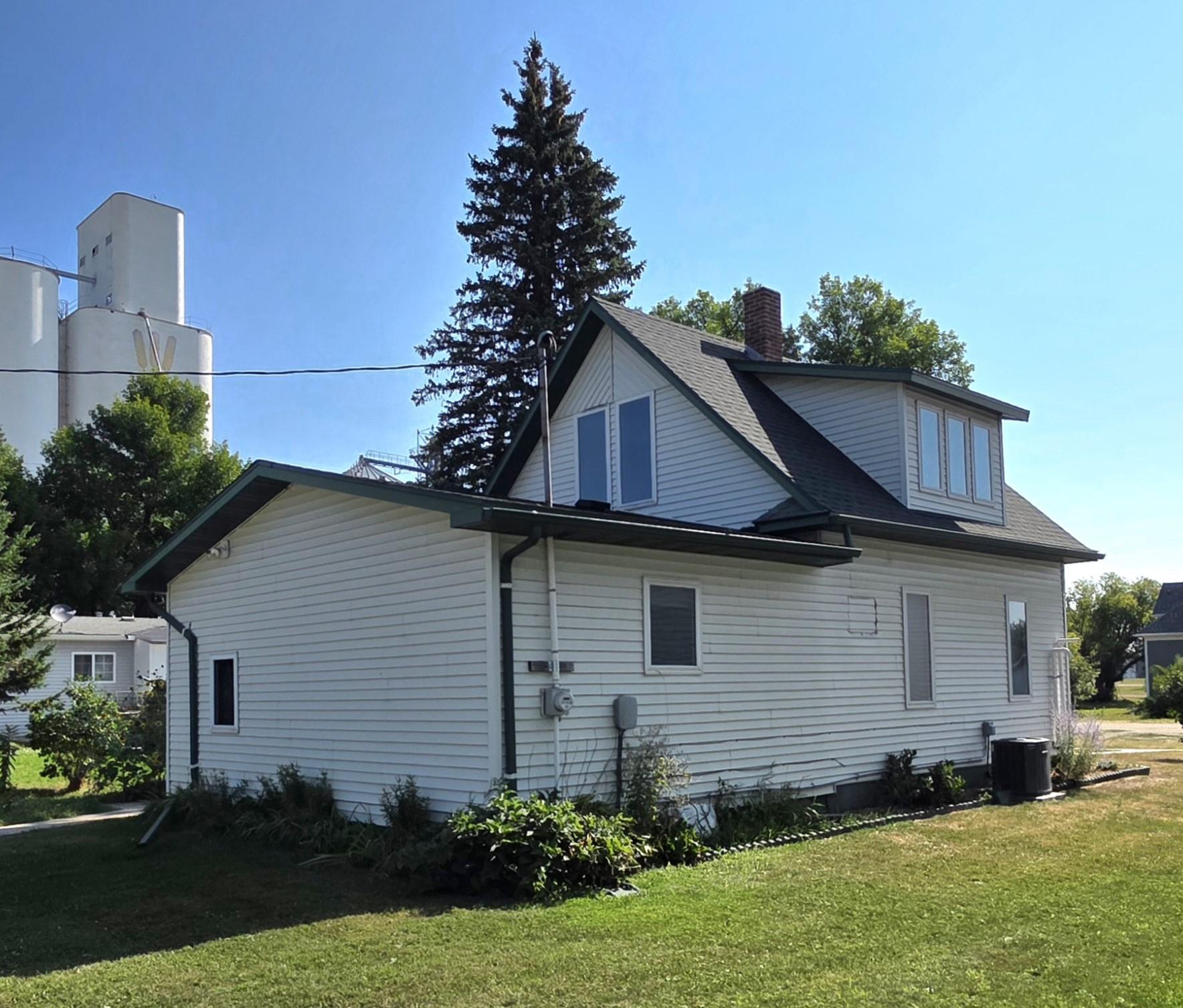 109 5th Street Property Photo 3