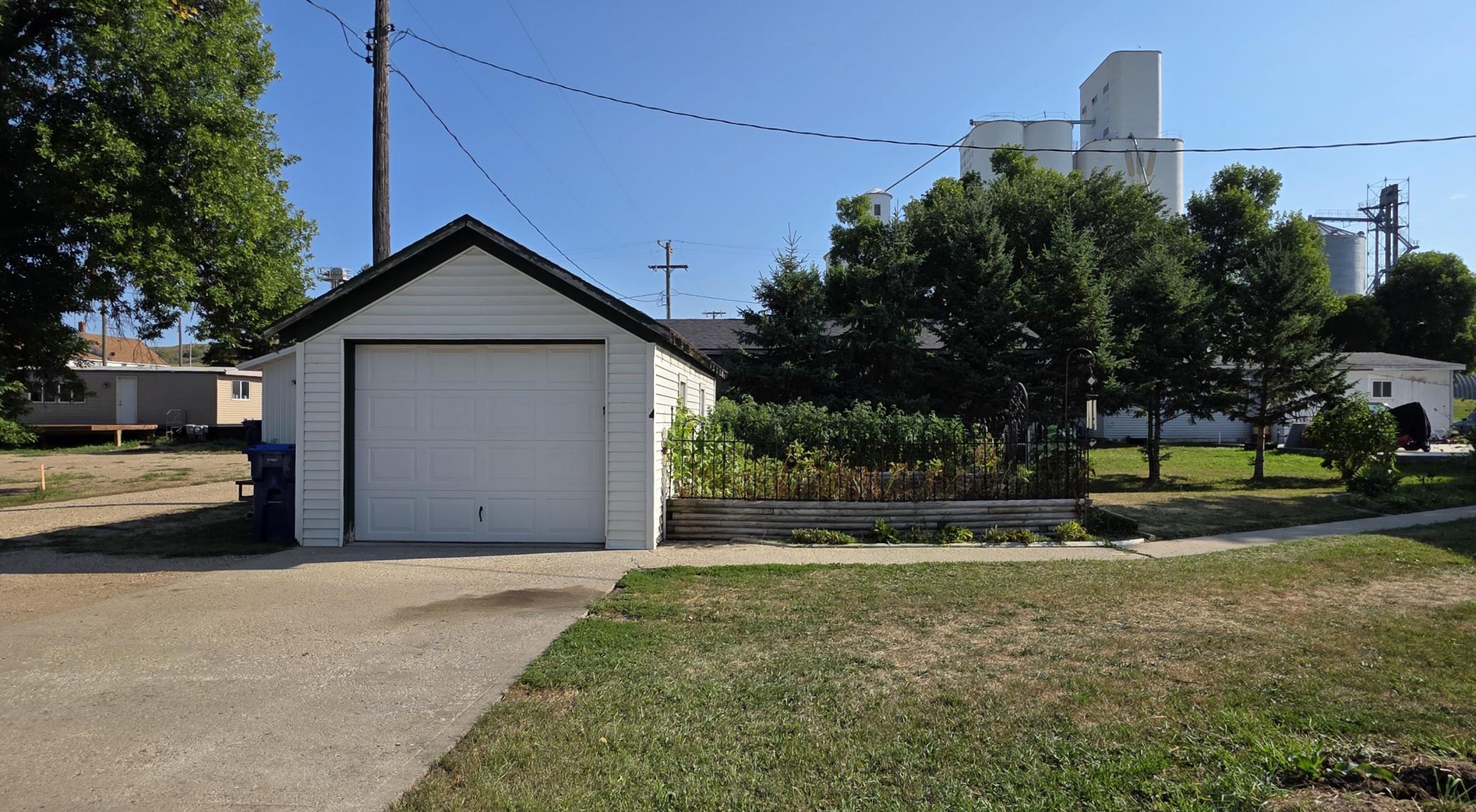 109 5th Street Property Photo 5