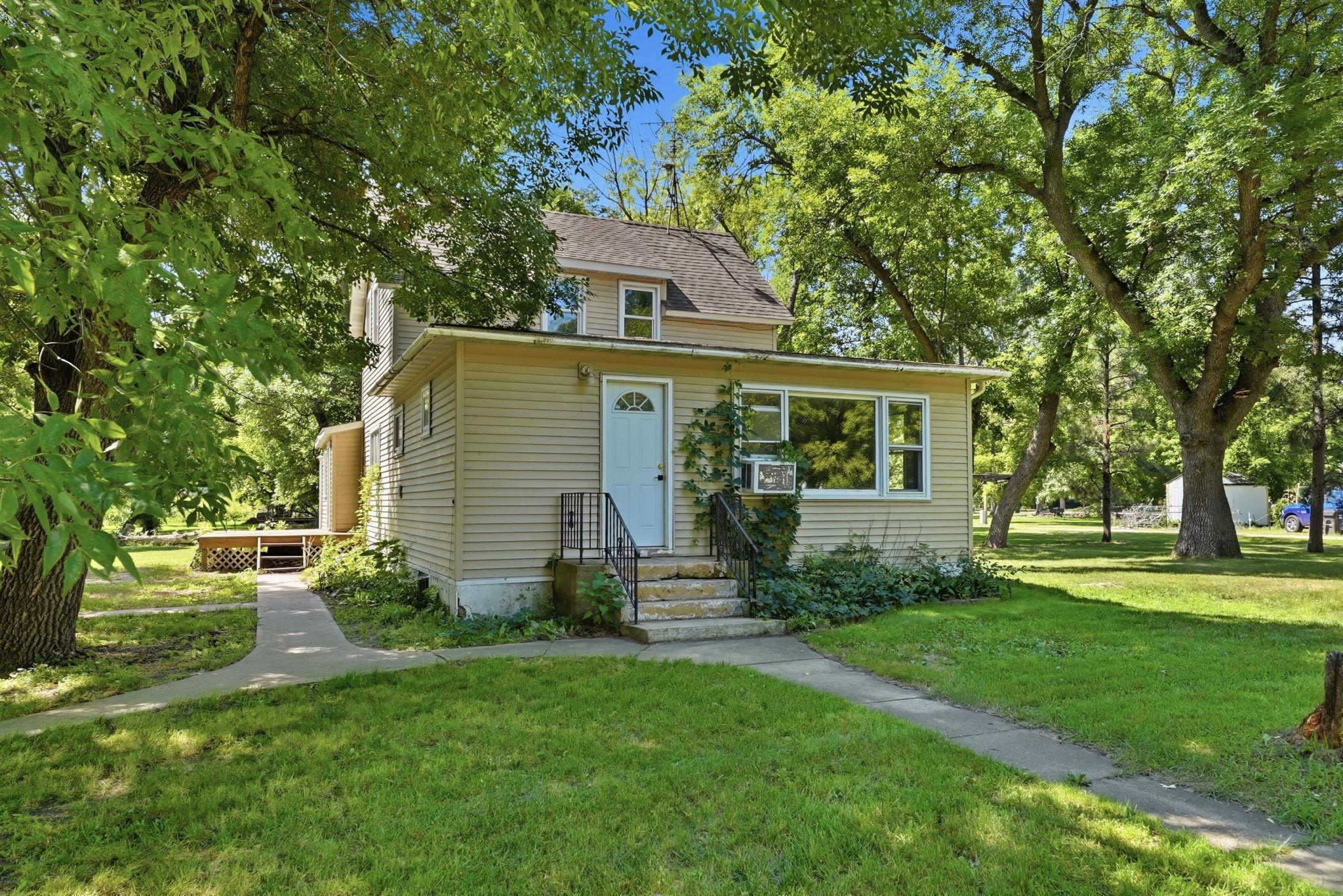 401 Dresden Avenue S Property Photo 1