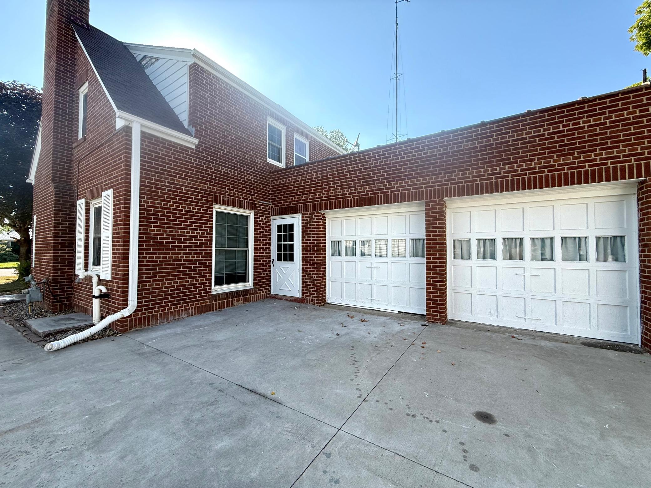 220 2nd Street E Property Photo 36