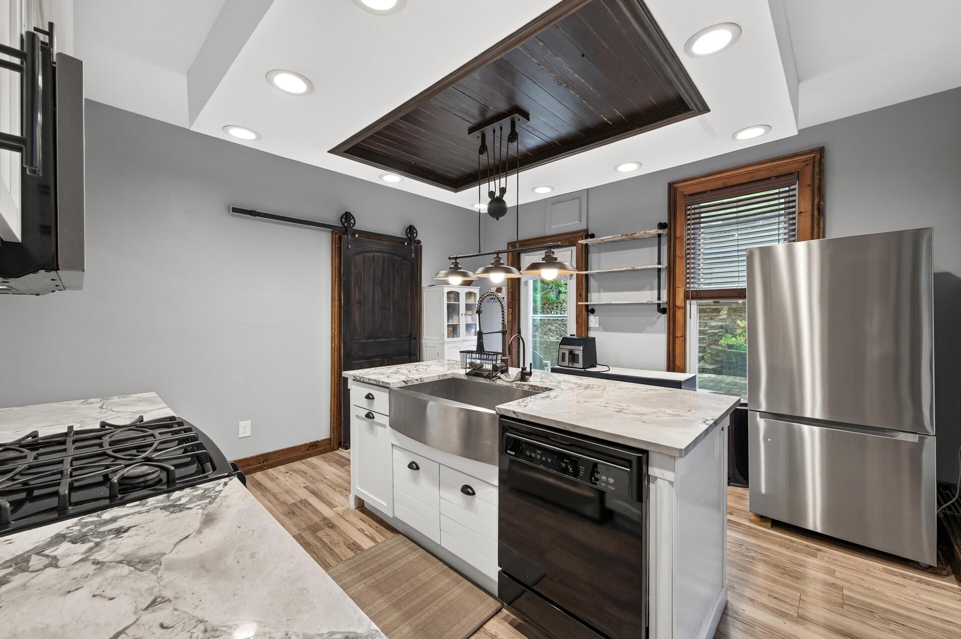412 Winona Street E Property Photo 14
