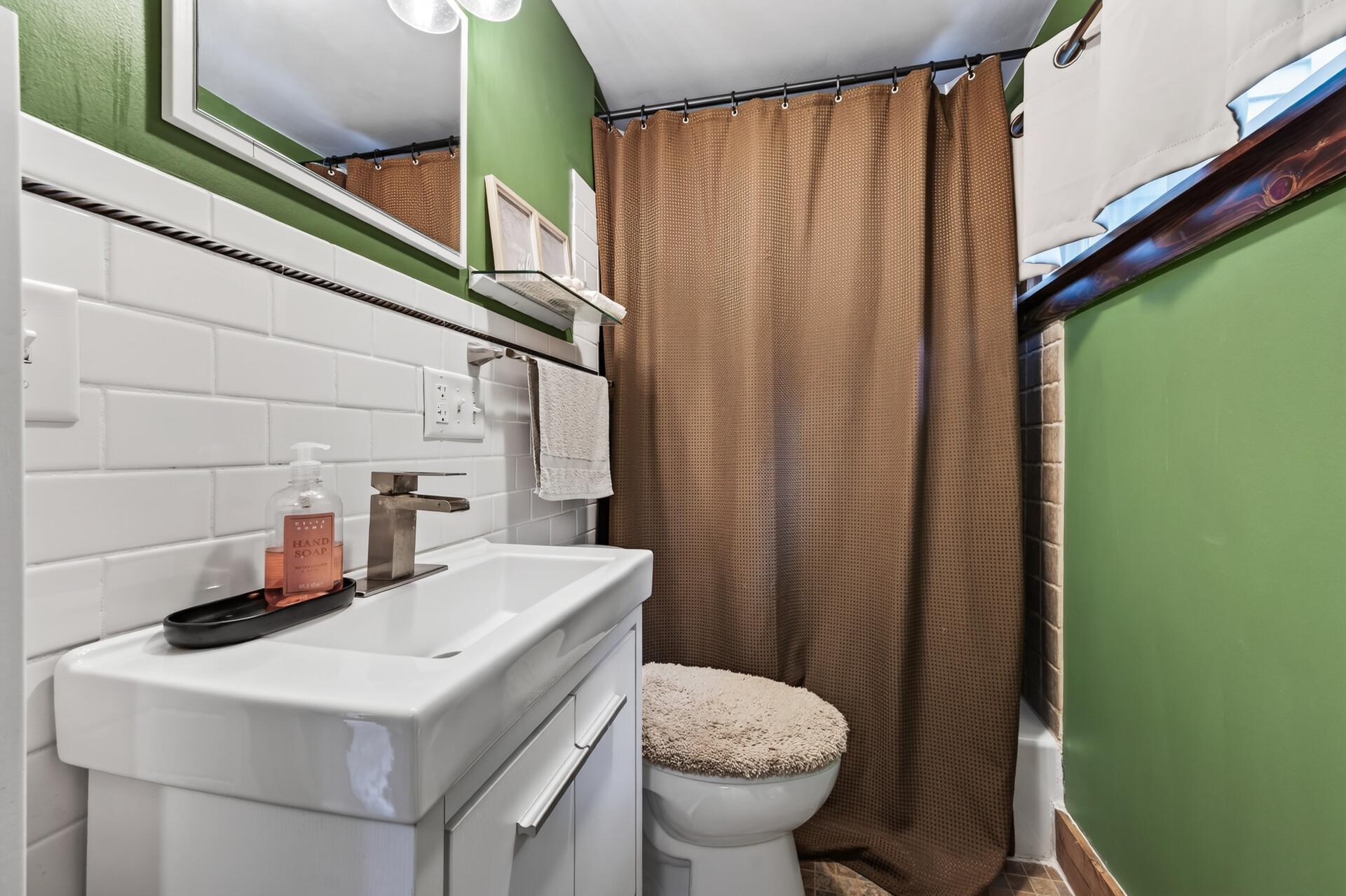 412 Winona Street E Property Photo 16