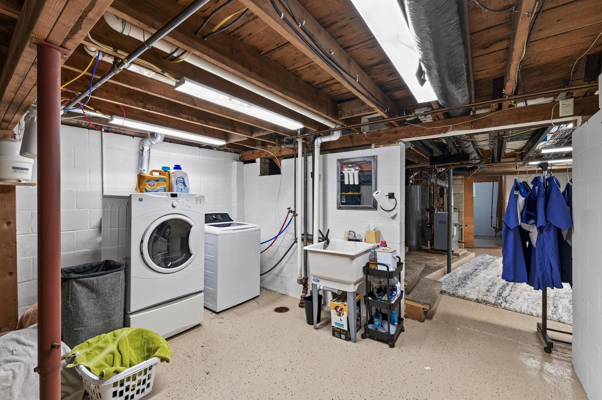 412 Winona Street E Property Photo 25