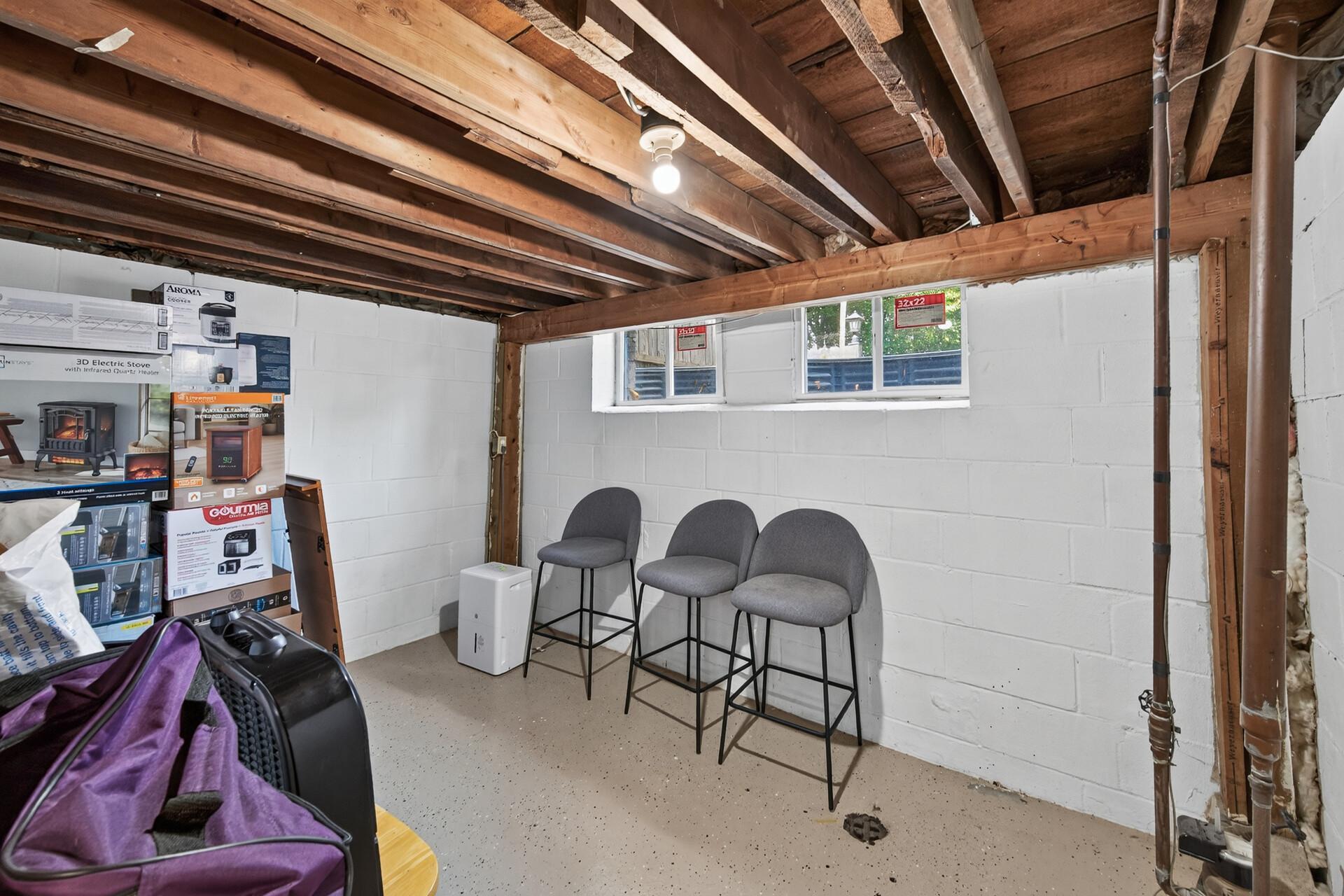 412 Winona Street E Property Photo 28