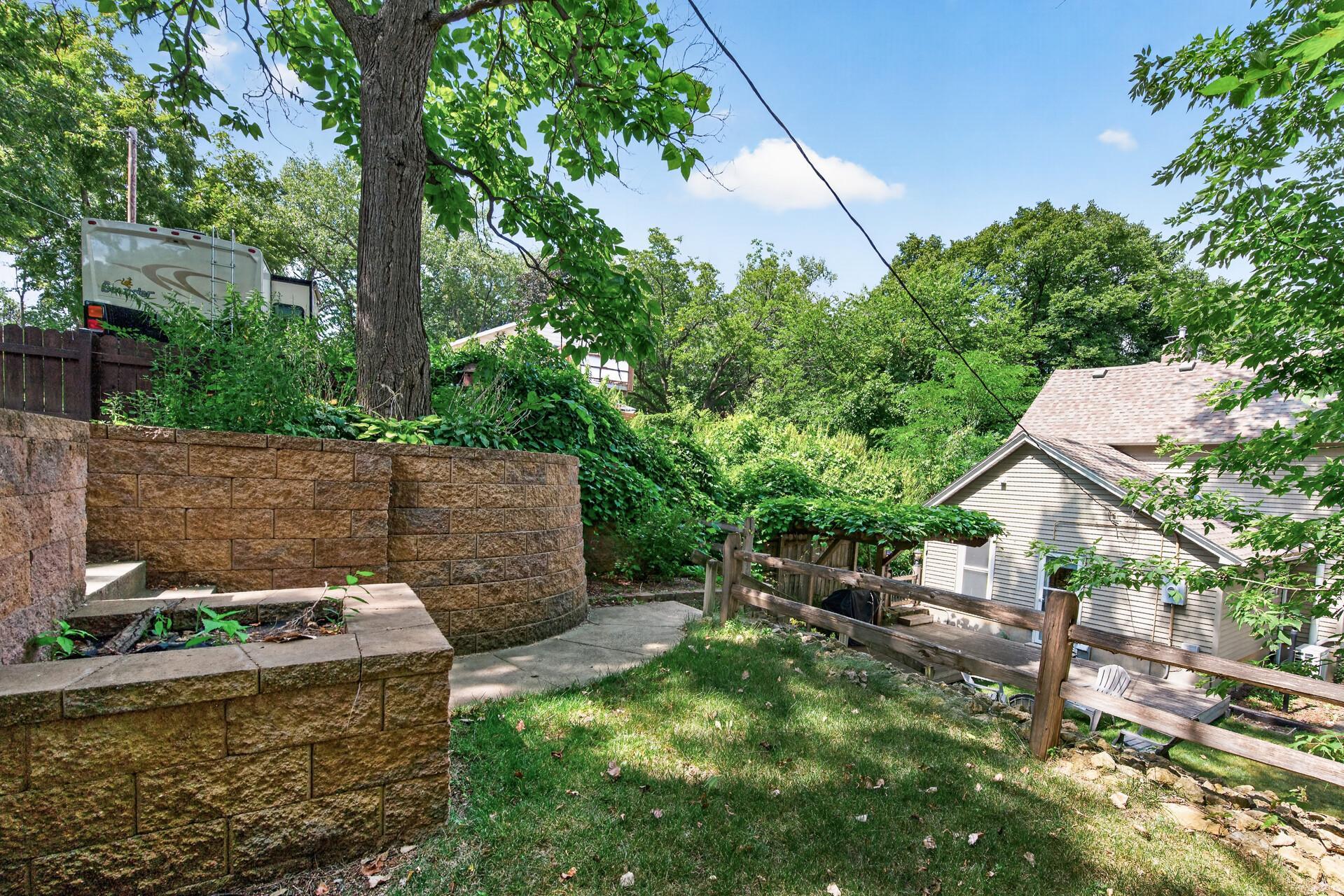 412 Winona Street E Property Photo 33