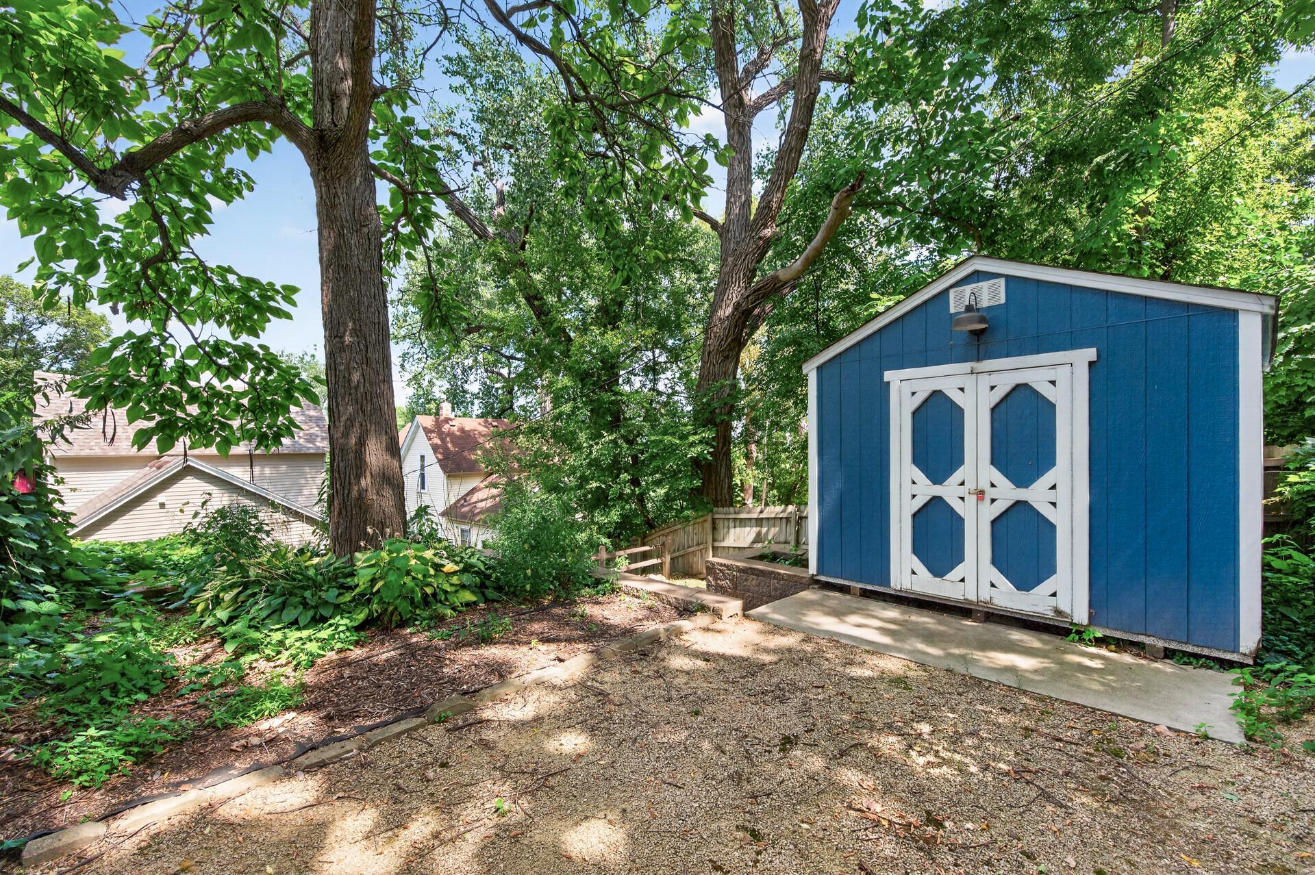 412 Winona Street E Property Photo 34