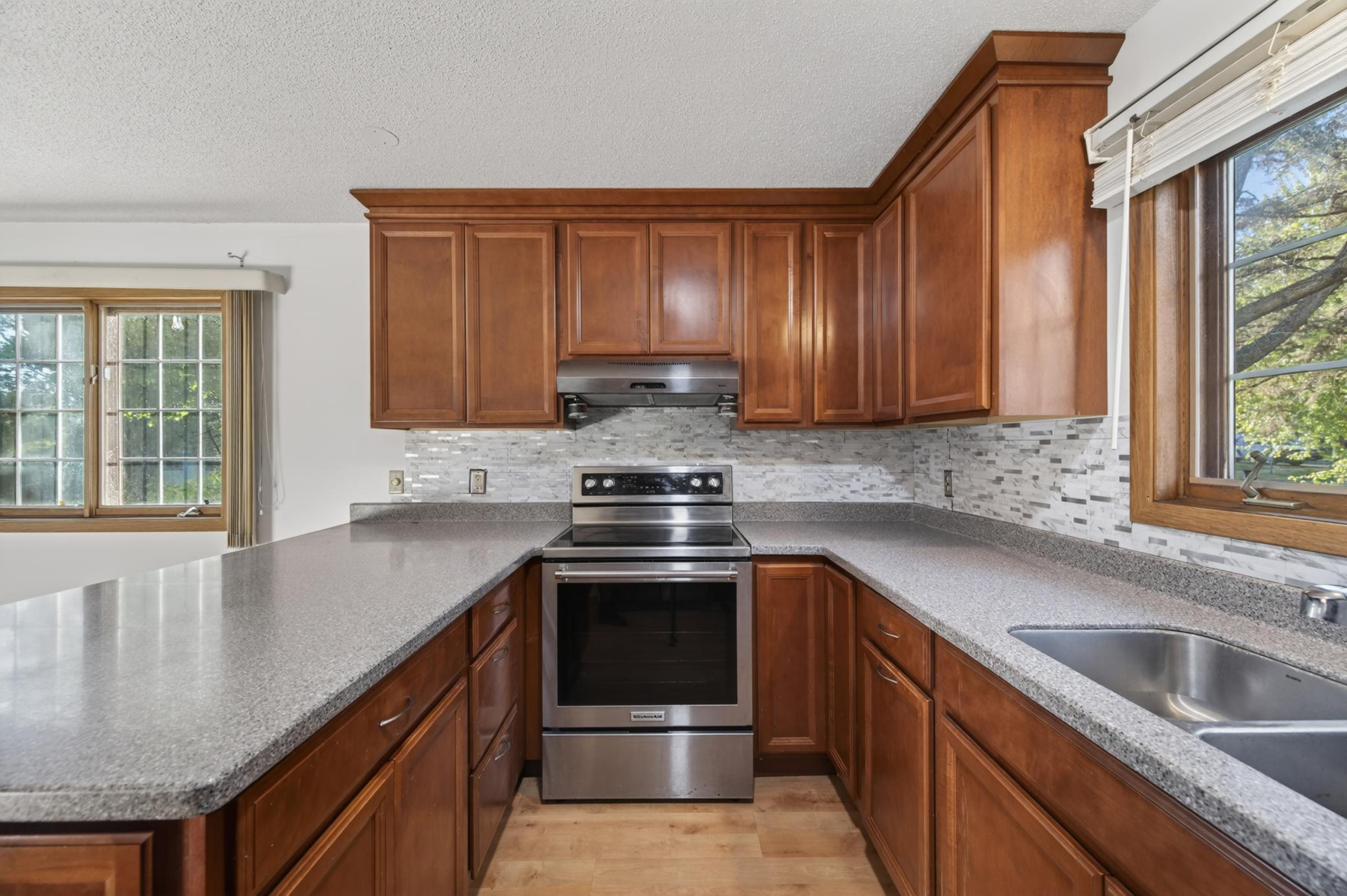 2023 Parkside Drive Property Photo 11