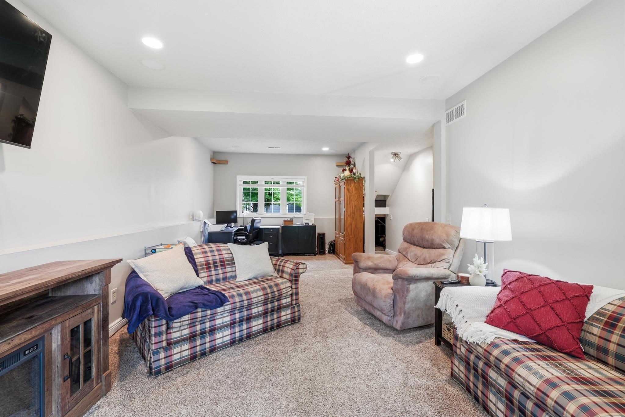 924 Firethorne Trail Property Photo 31