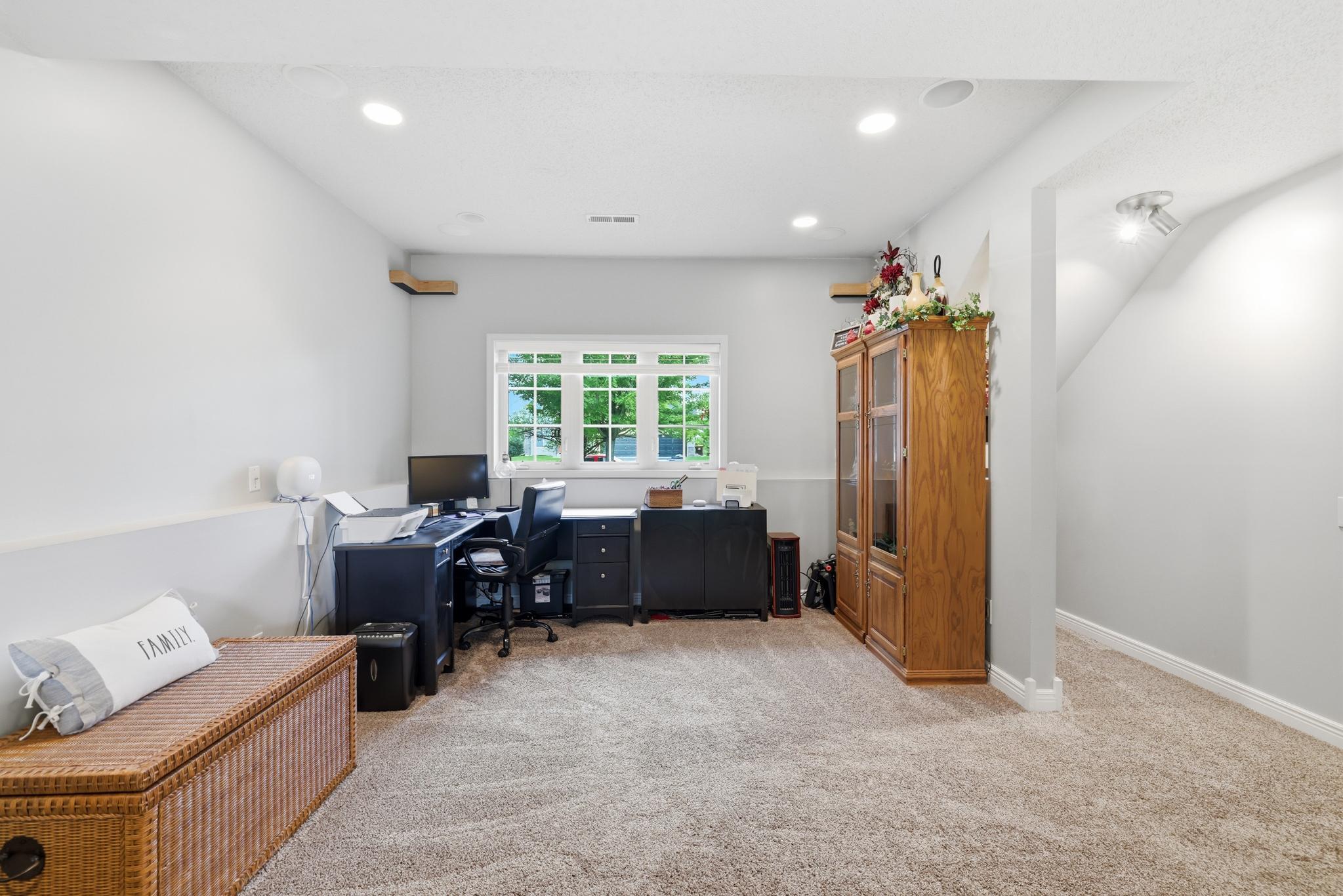 924 Firethorne Trail Property Photo 32
