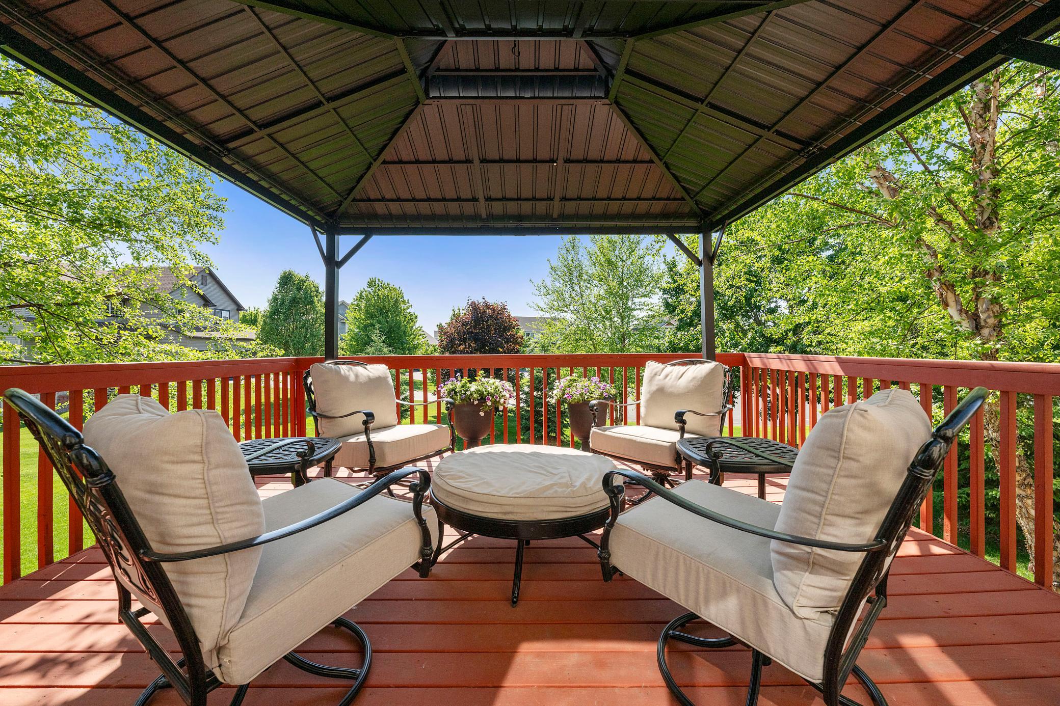 1774 Fox Run Property Photo 4