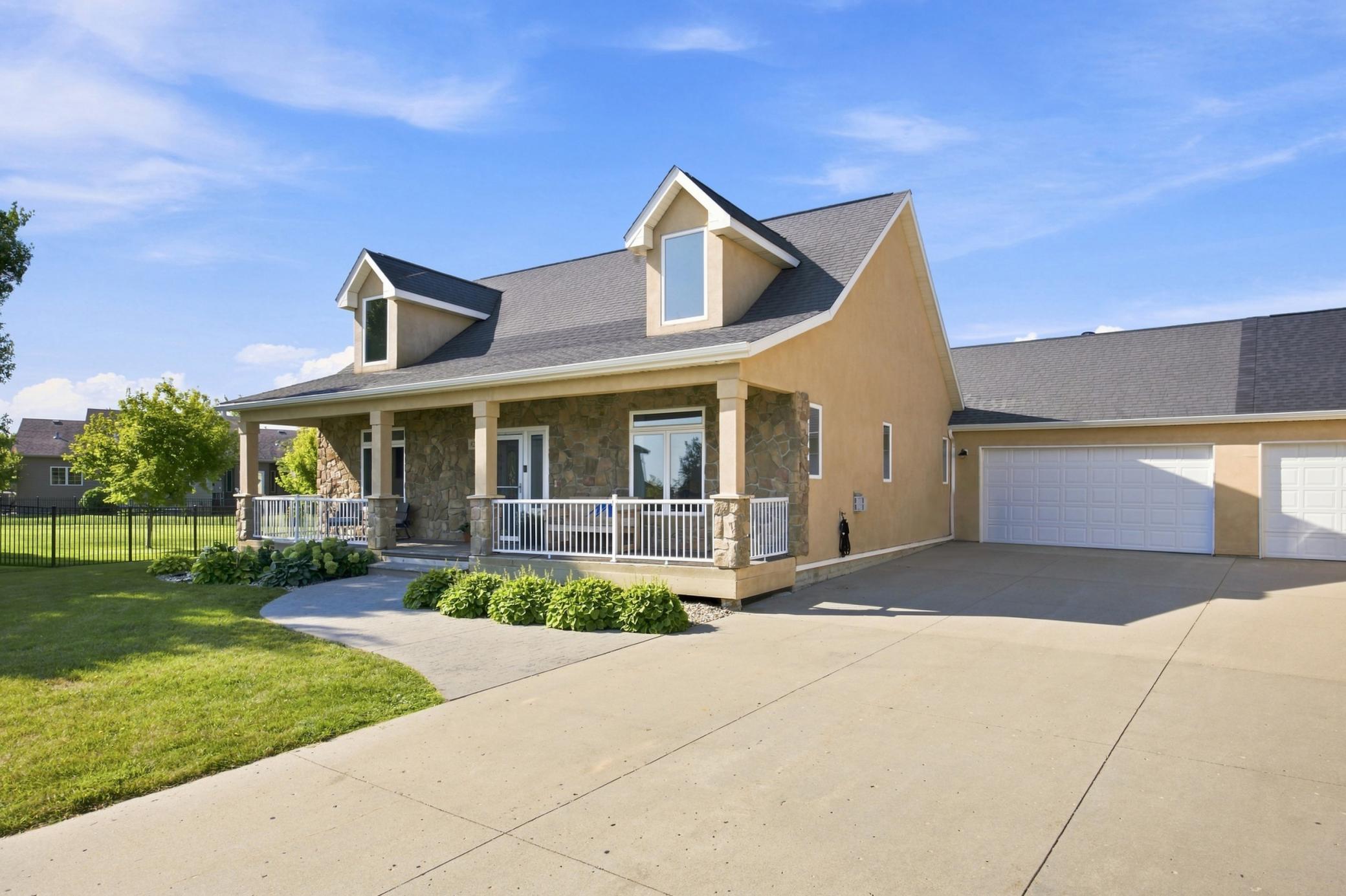 823 Birdie Court Property Photo 2
