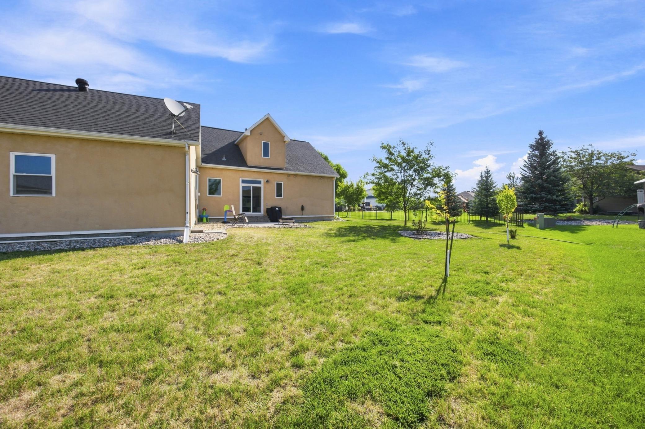 823 Birdie Court Property Photo 28