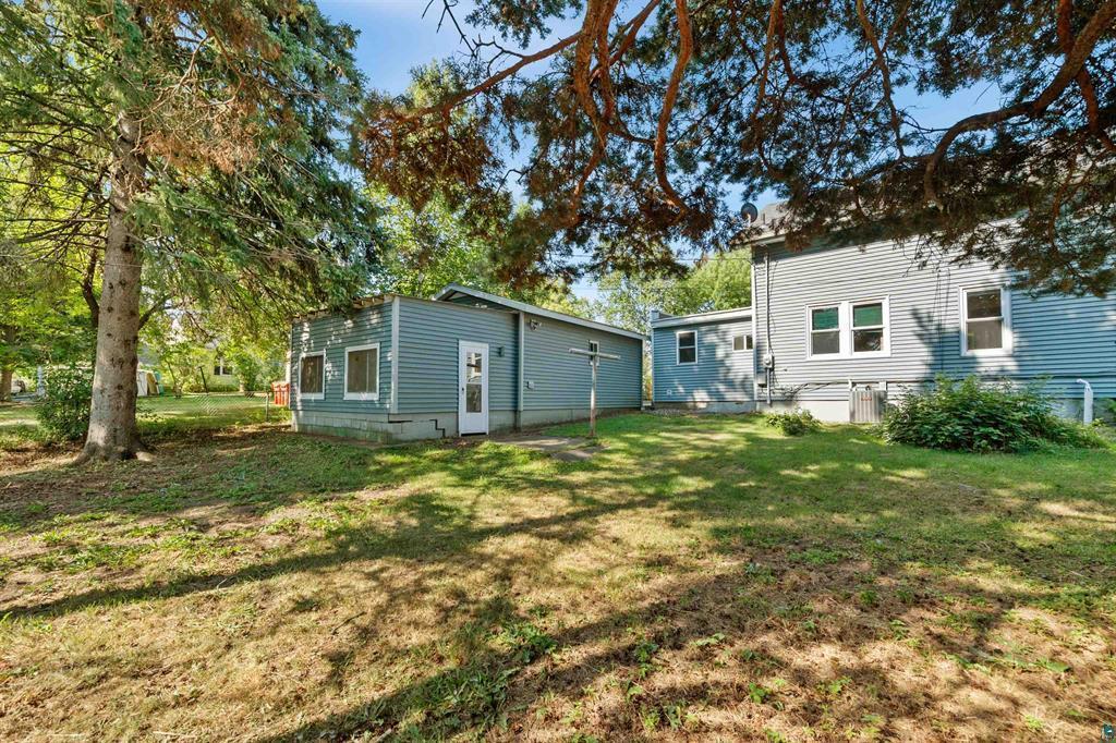 606 Maple Street Property Photo 4