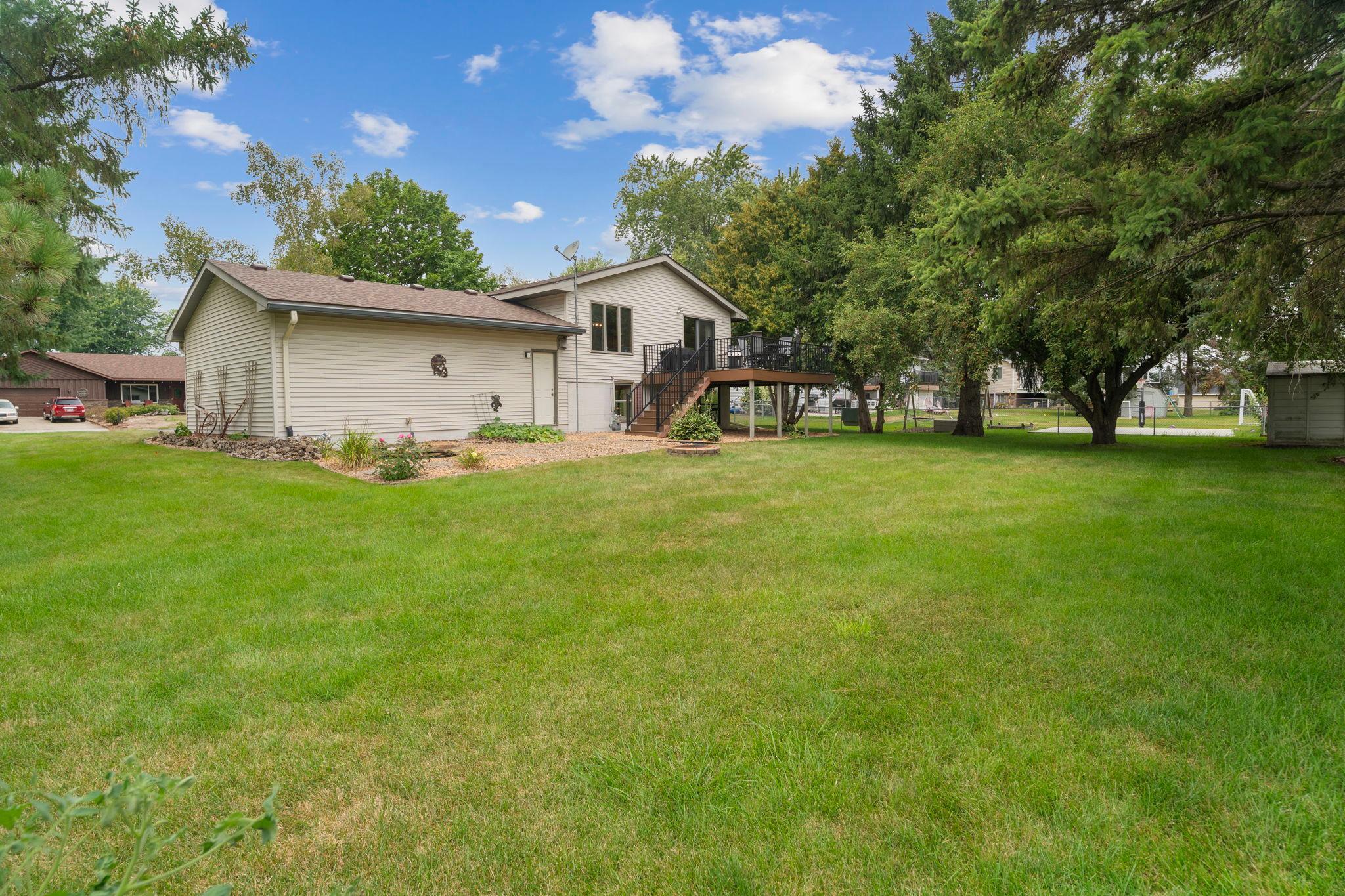 122 Monroe Street N Property Photo 3