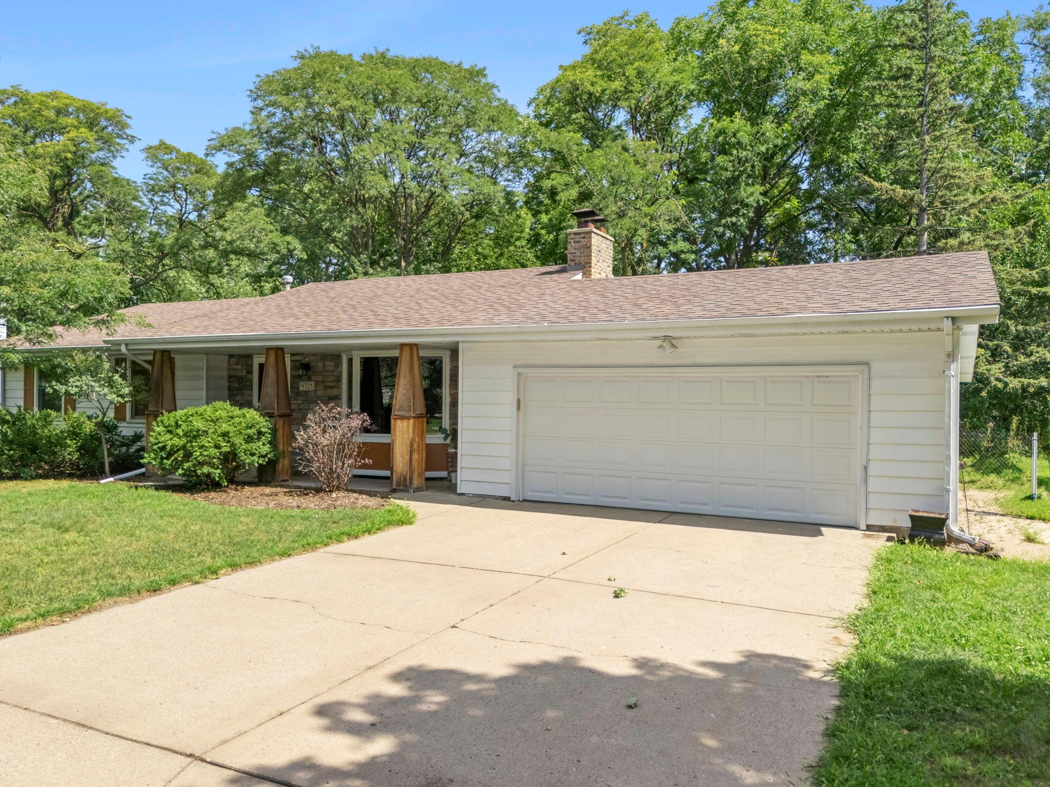 9725 Queen Road Property Photo 1