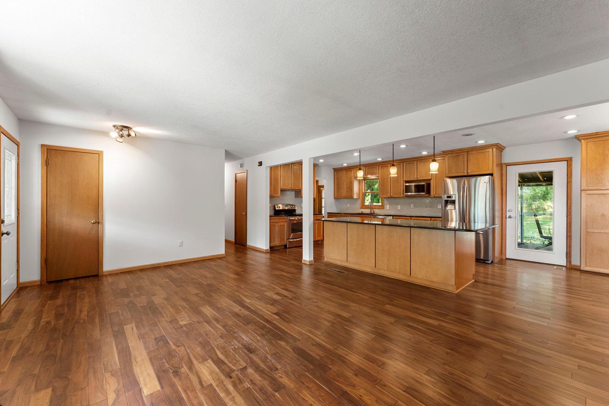9725 Queen Road Property Photo 3