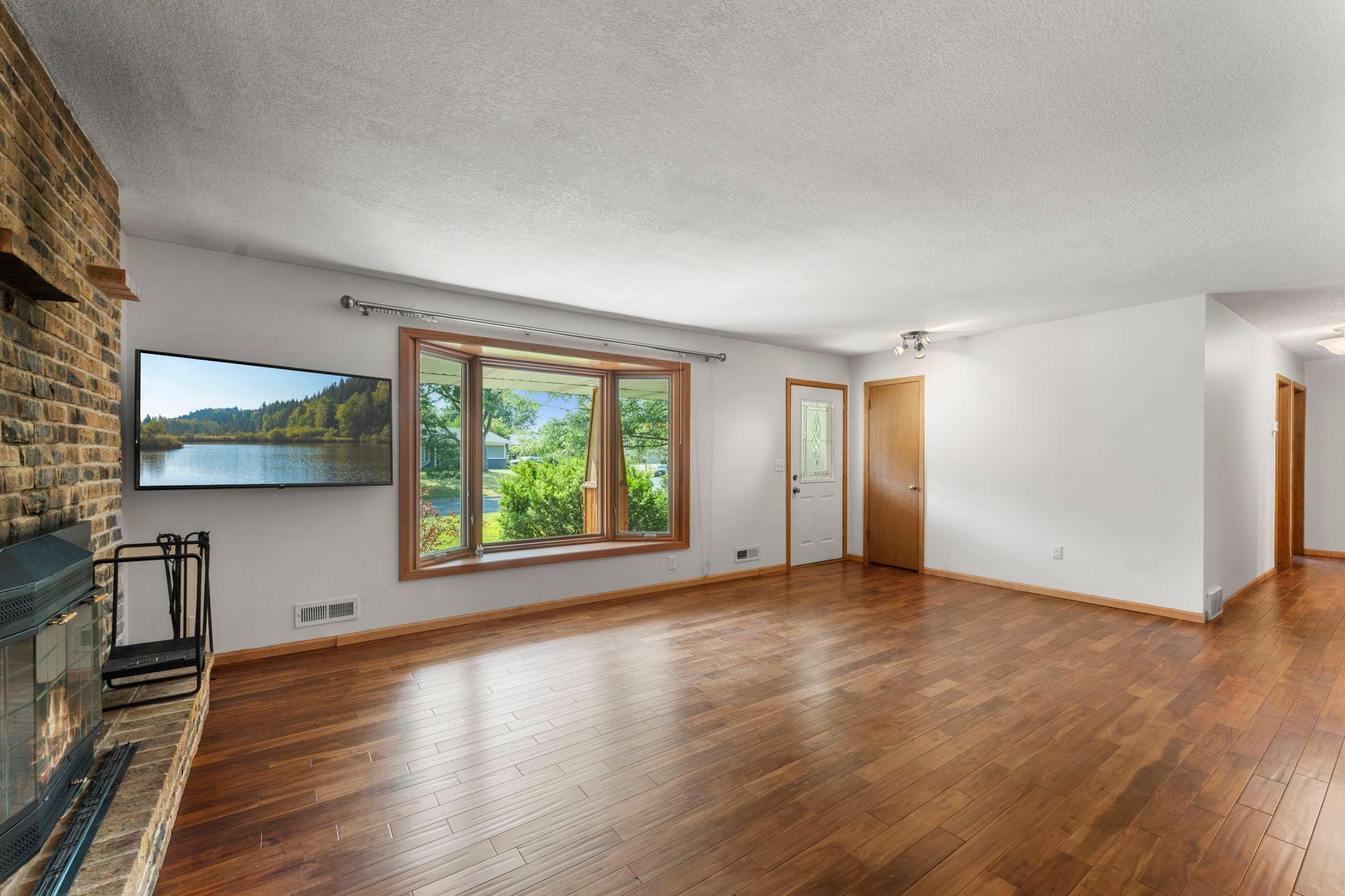 9725 Queen Road Property Photo 4