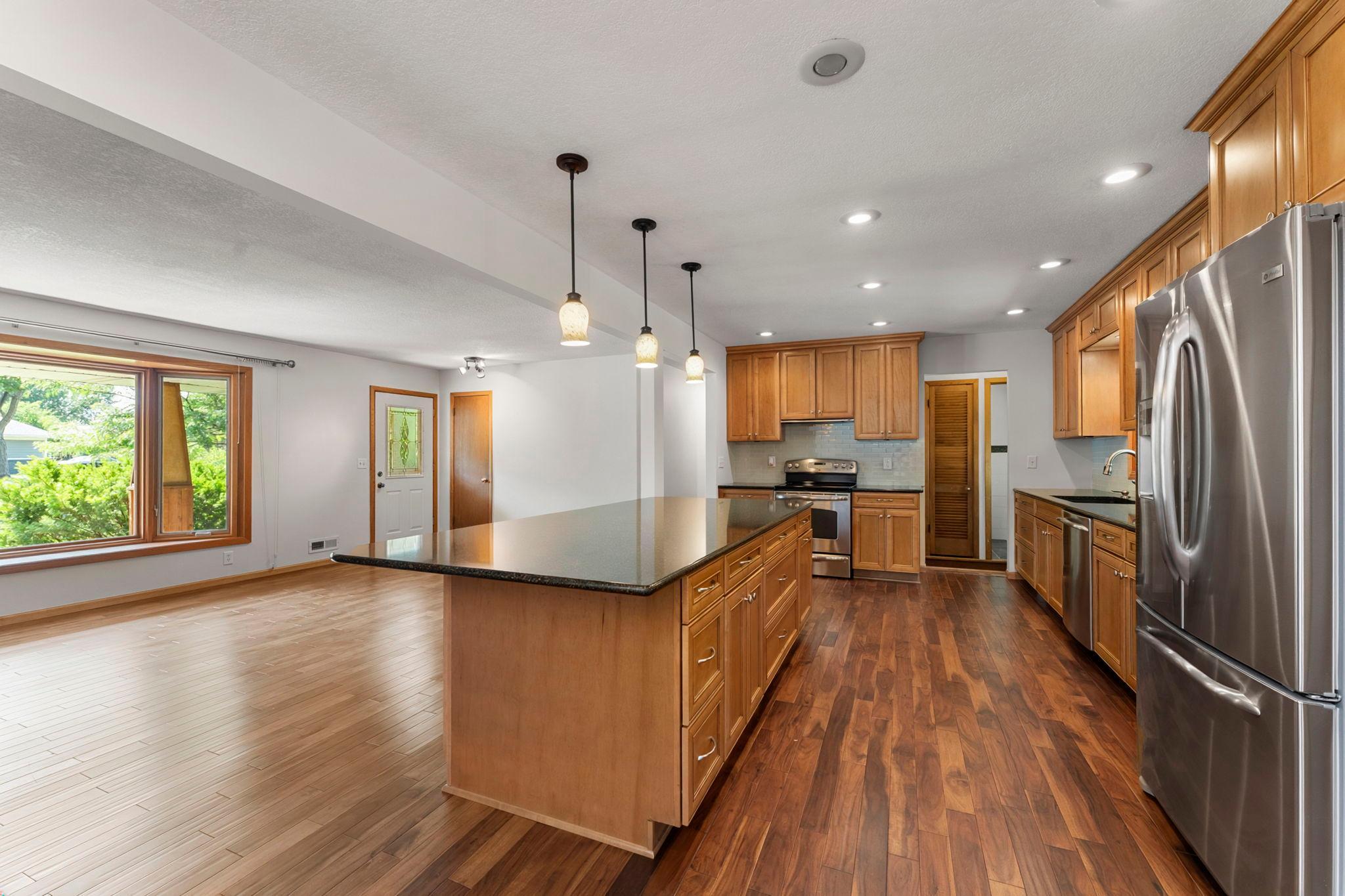 9725 Queen Road Property Photo 6