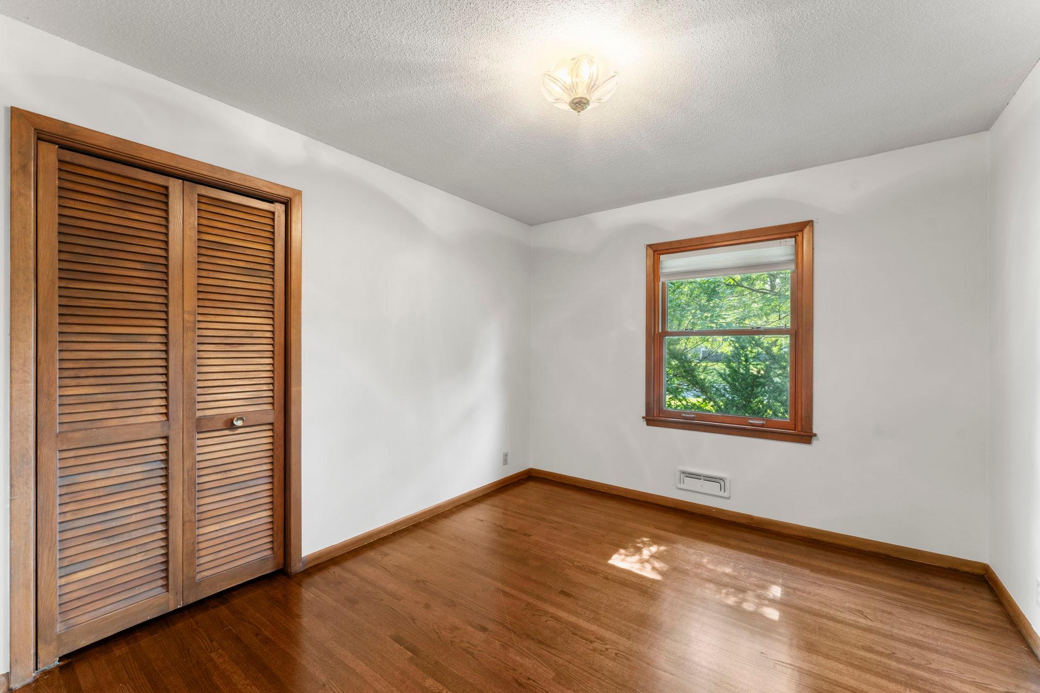9725 Queen Road Property Photo 12
