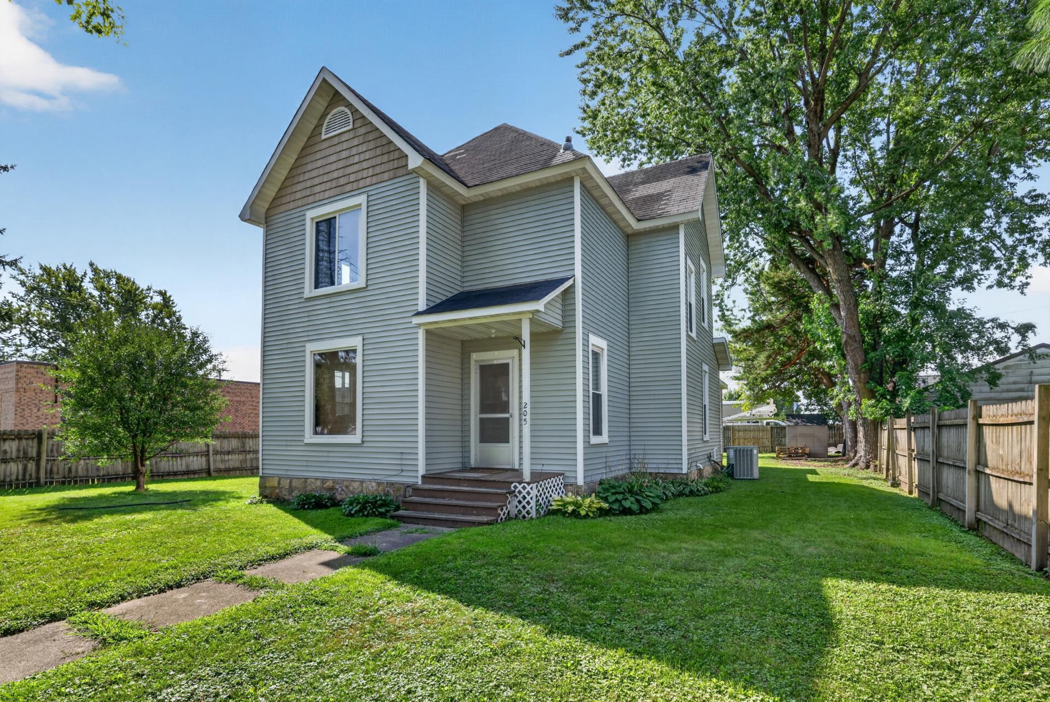 205 2nd Street Property Photo 2