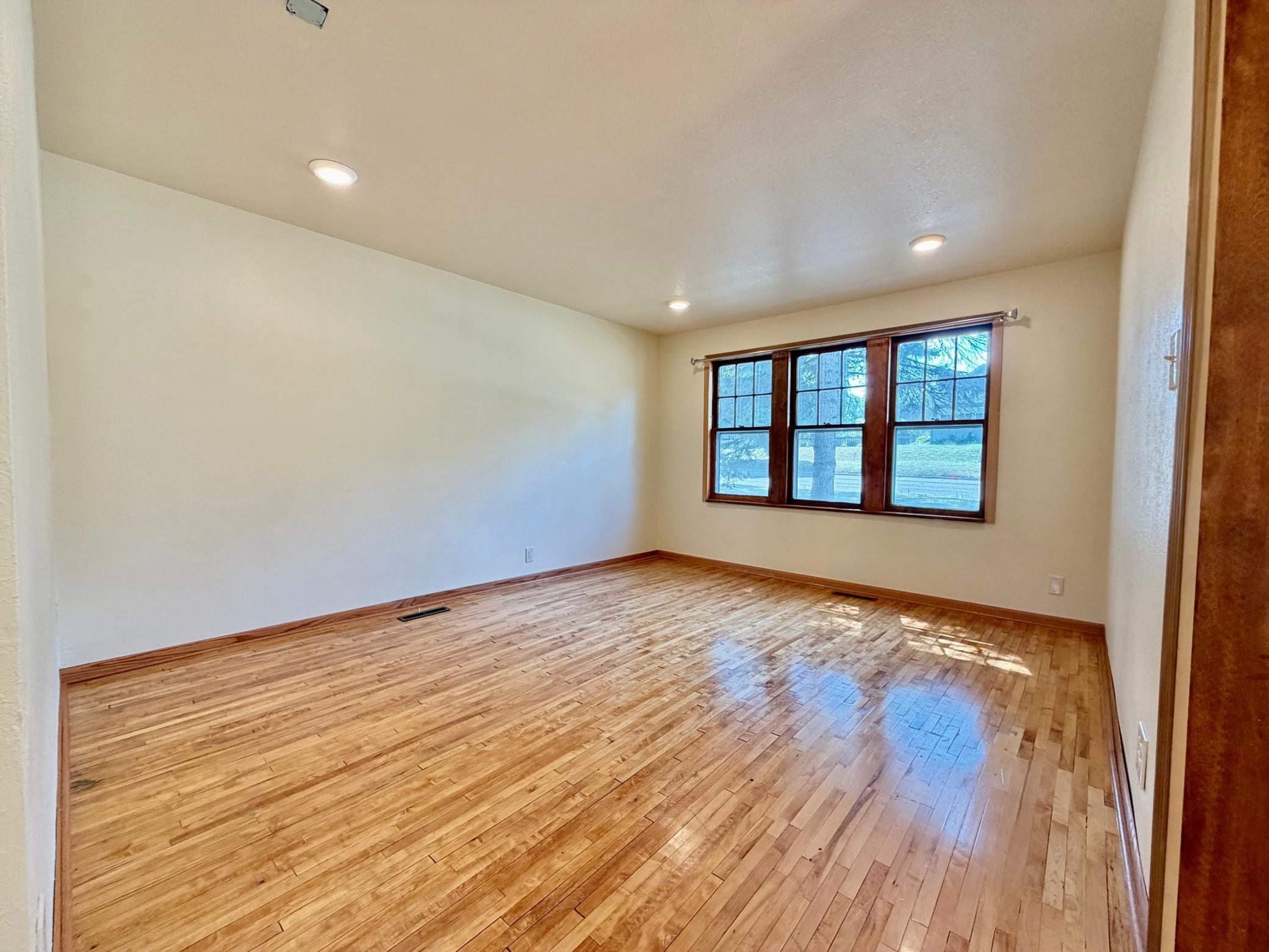 509 E Vernon Avenue Property Photo 9