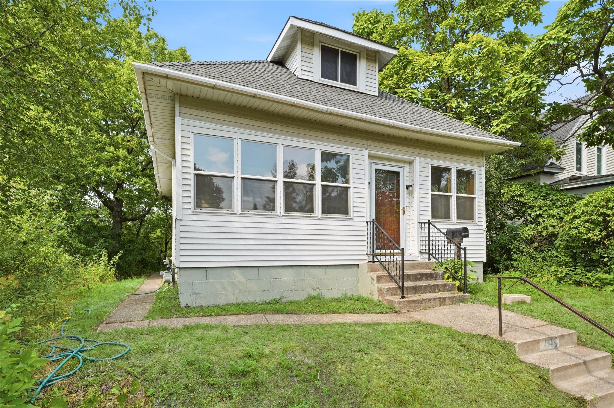 1565 7th Street E Property Photo 2