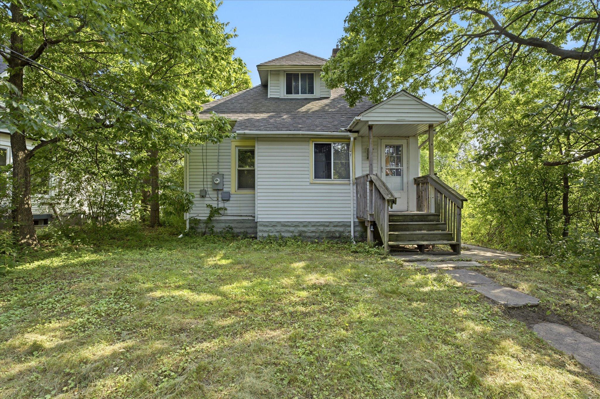 1565 7th Street E Property Photo 3