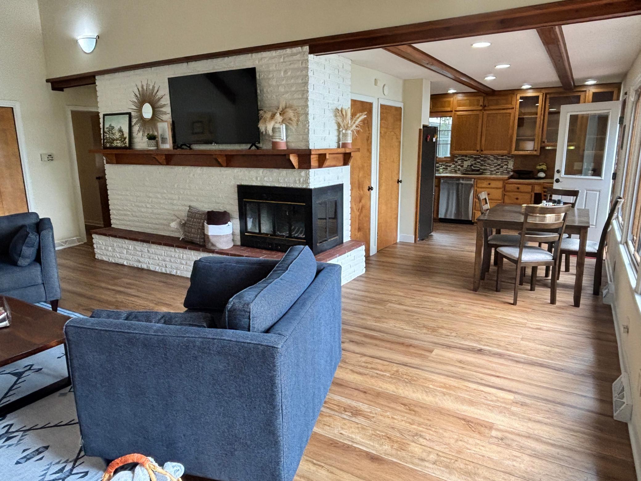 2526 Albion Avenue Property Photo 4