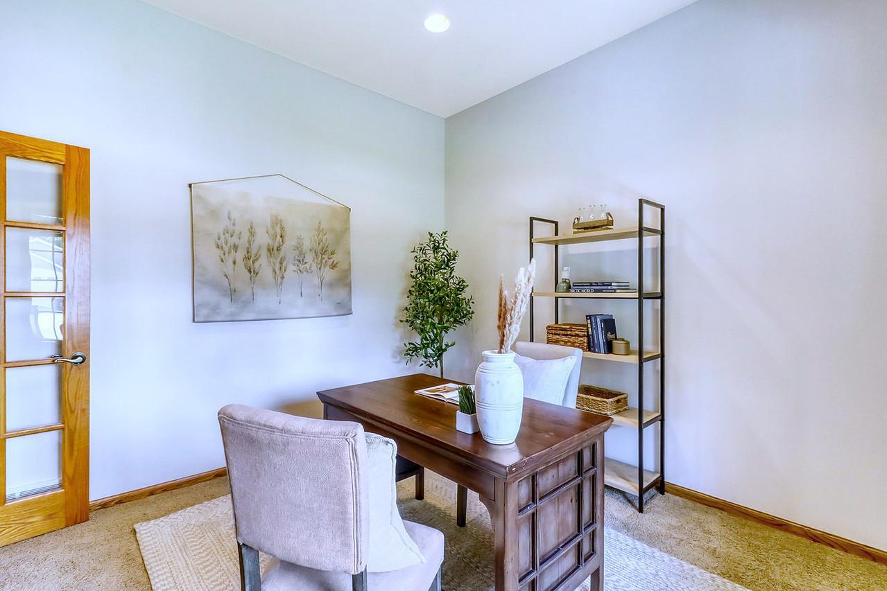 555 Queens Court Property Photo 10