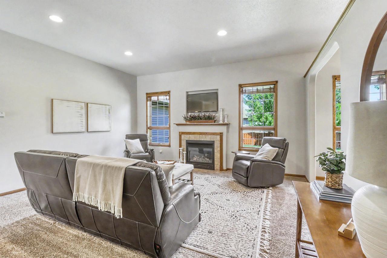 555 Queens Court Property Photo 16