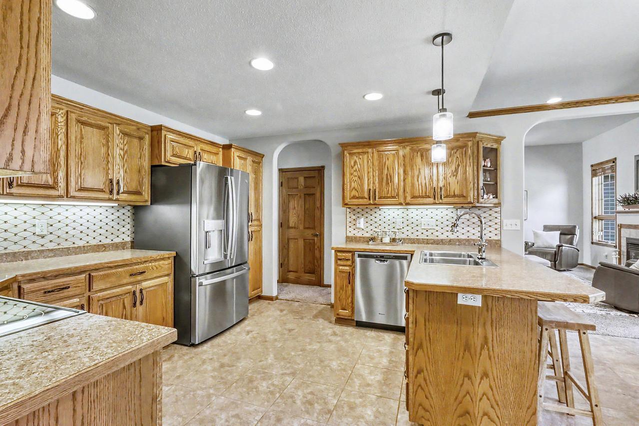 555 Queens Court Property Photo 18