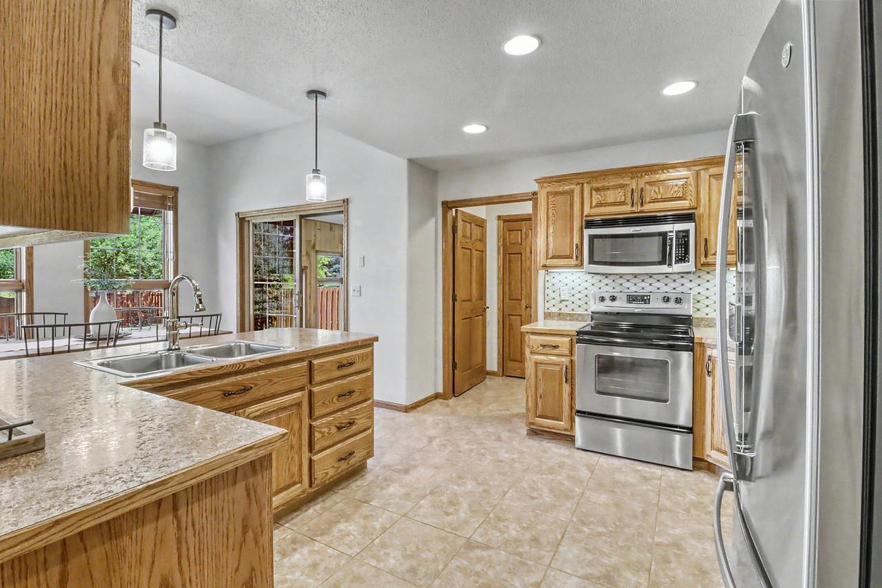 555 Queens Court Property Photo 19