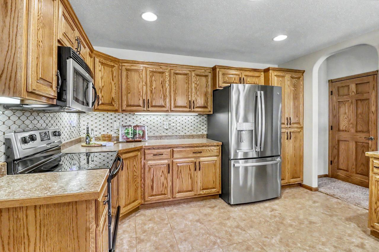 555 Queens Court Property Photo 20