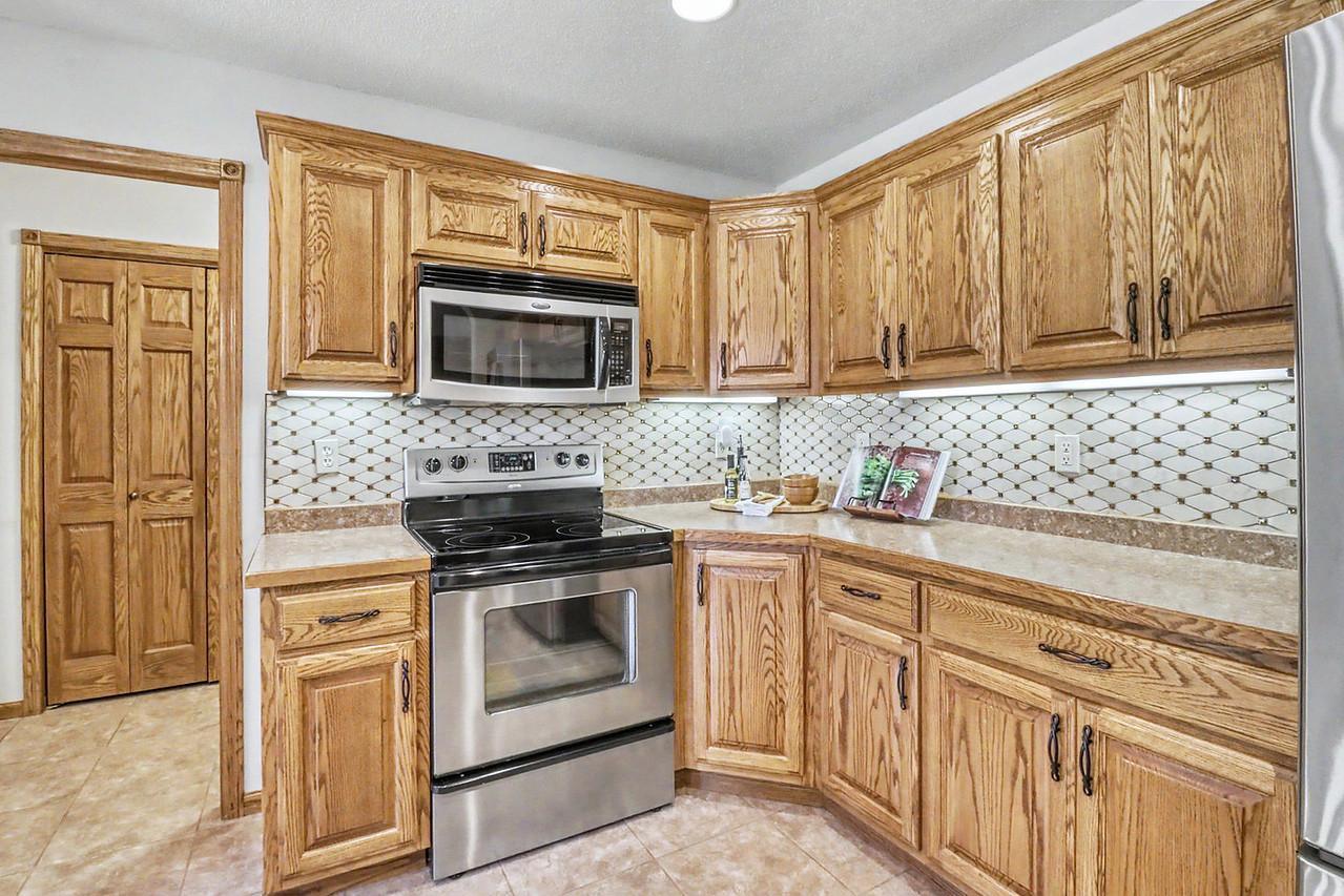 555 Queens Court Property Photo 21