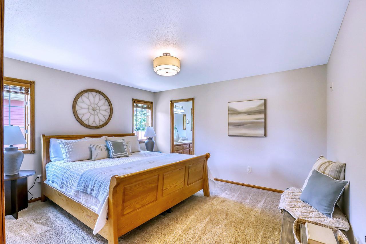 555 Queens Court Property Photo 34
