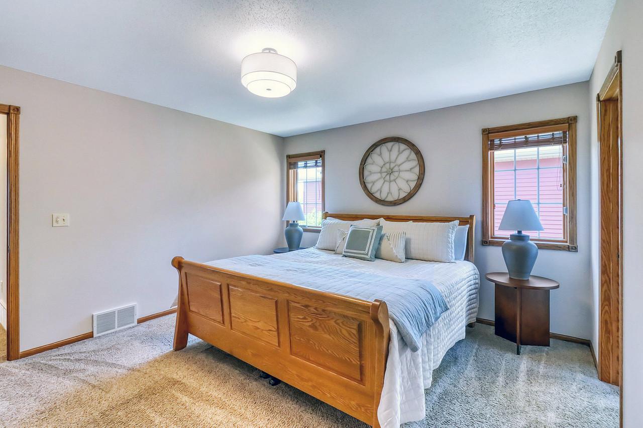 555 Queens Court Property Photo 35