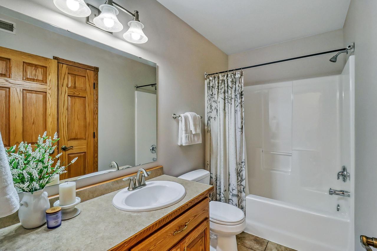 555 Queens Court Property Photo 45