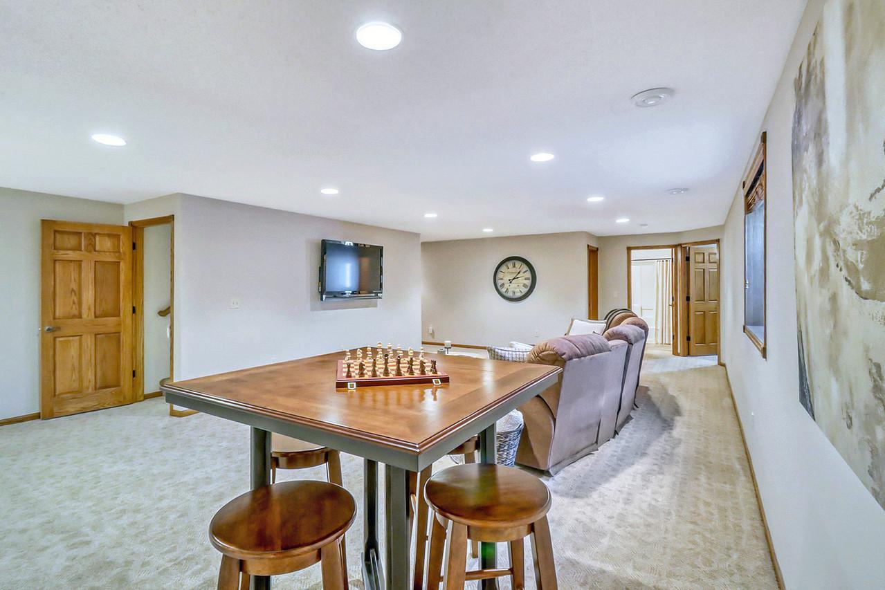 555 Queens Court Property Photo 50