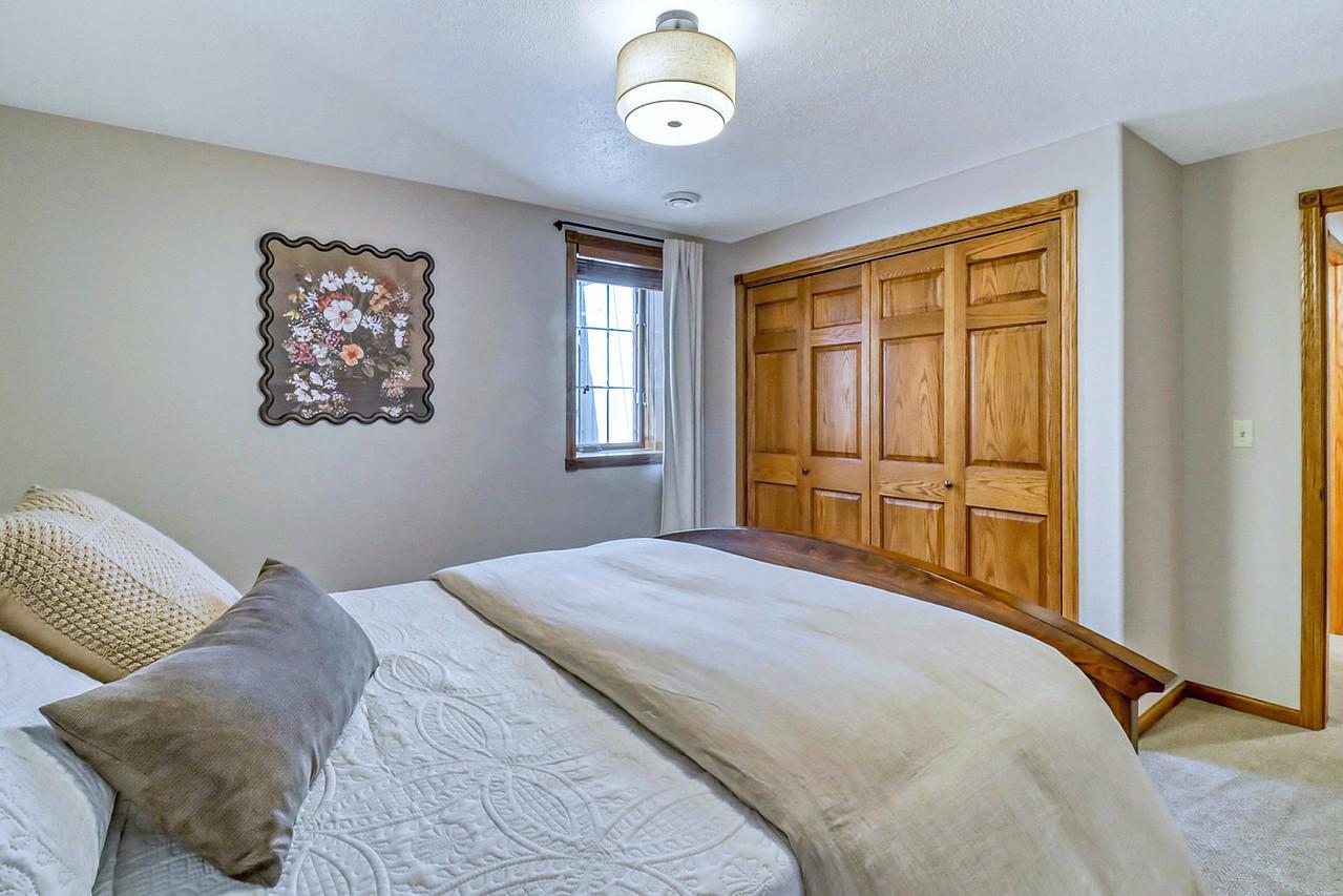 555 Queens Court Property Photo 54