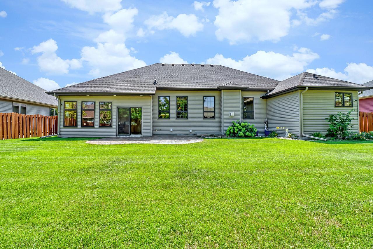 555 Queens Court Property Photo 65