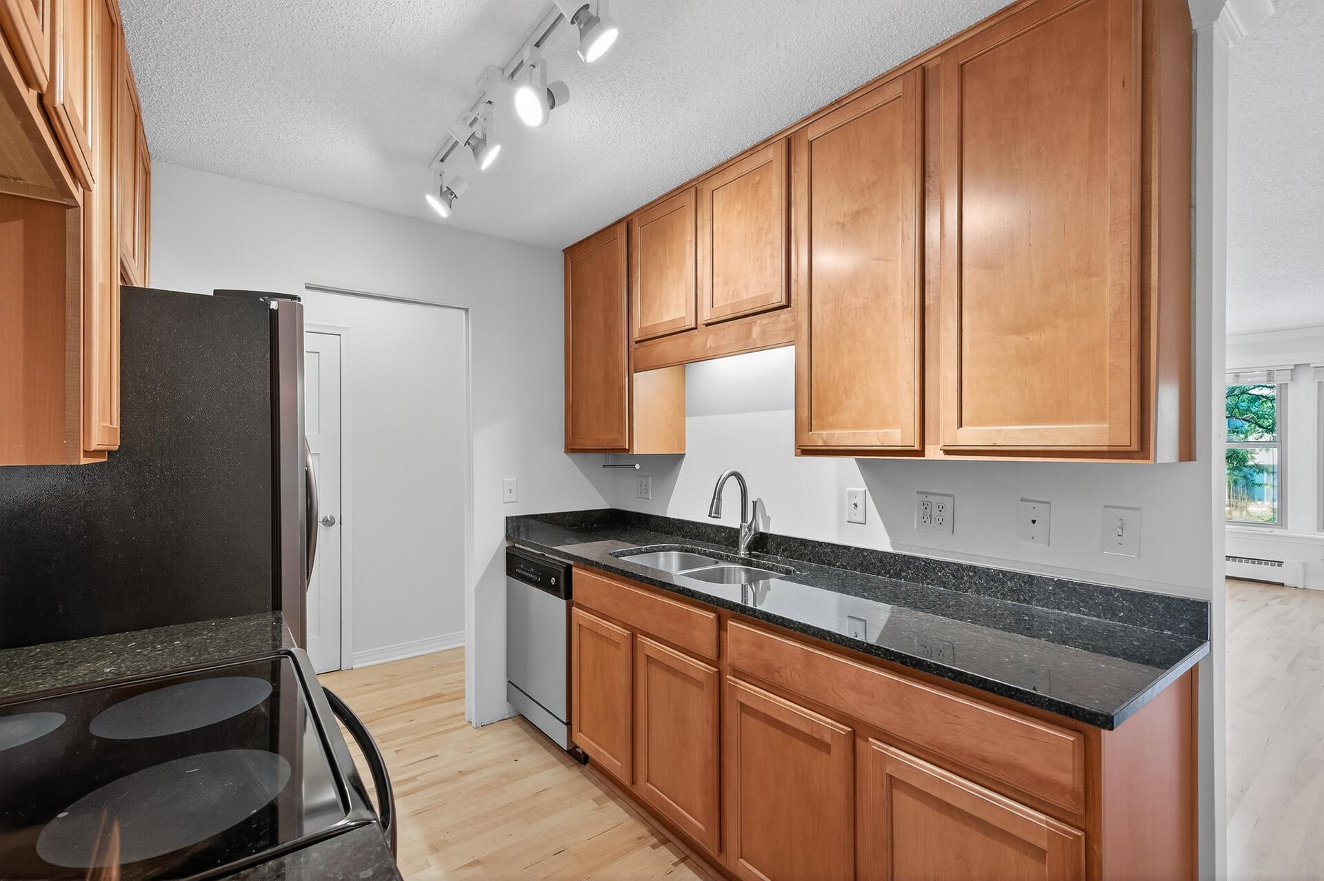 821 Douglas Avenue 204 Property Photo 8