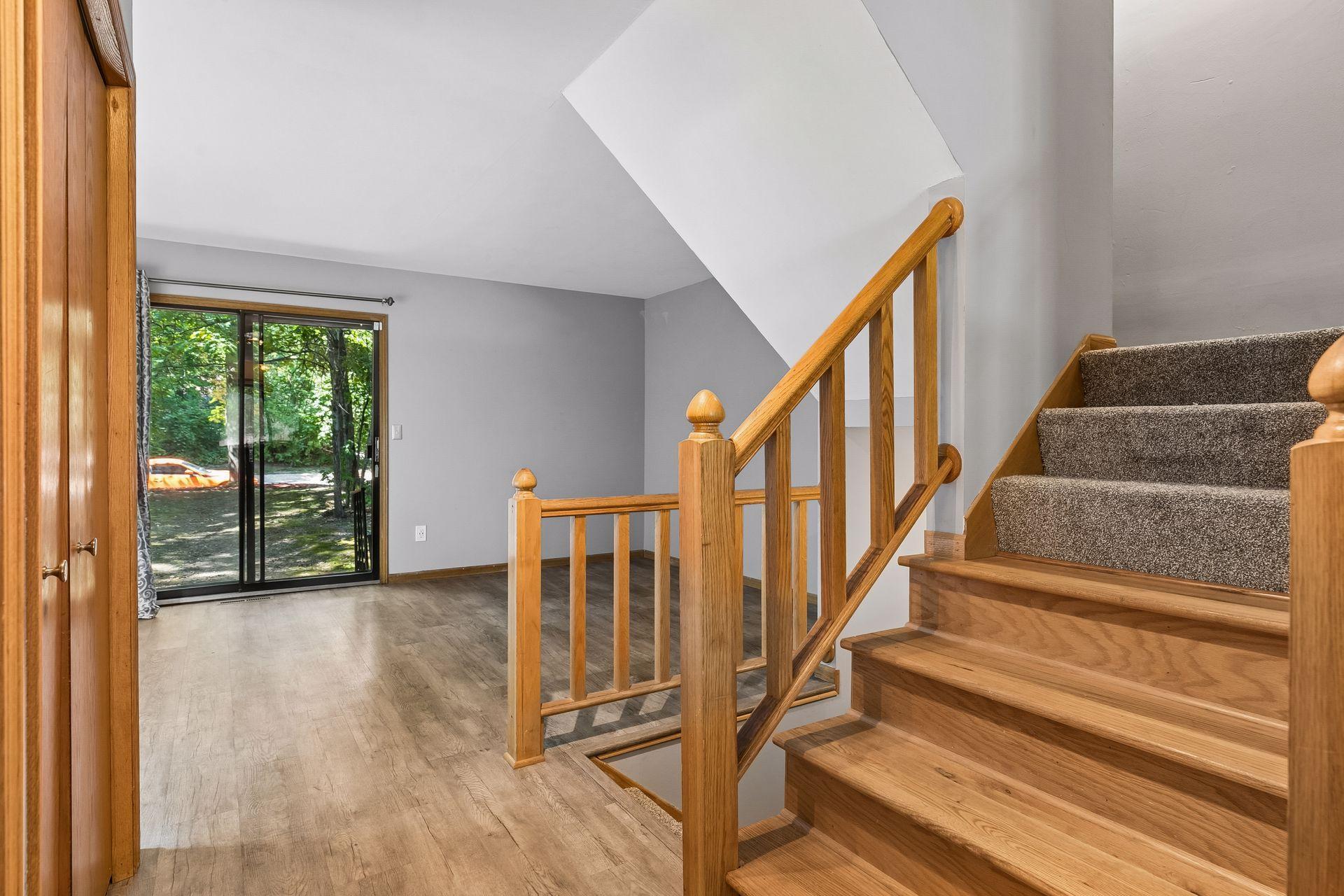 109 South Drive D Property Photo 4