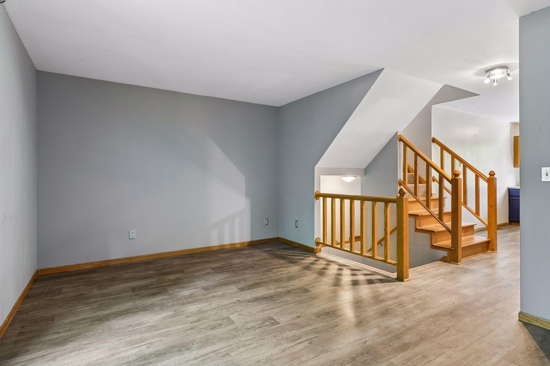 109 South Drive D Property Photo 5